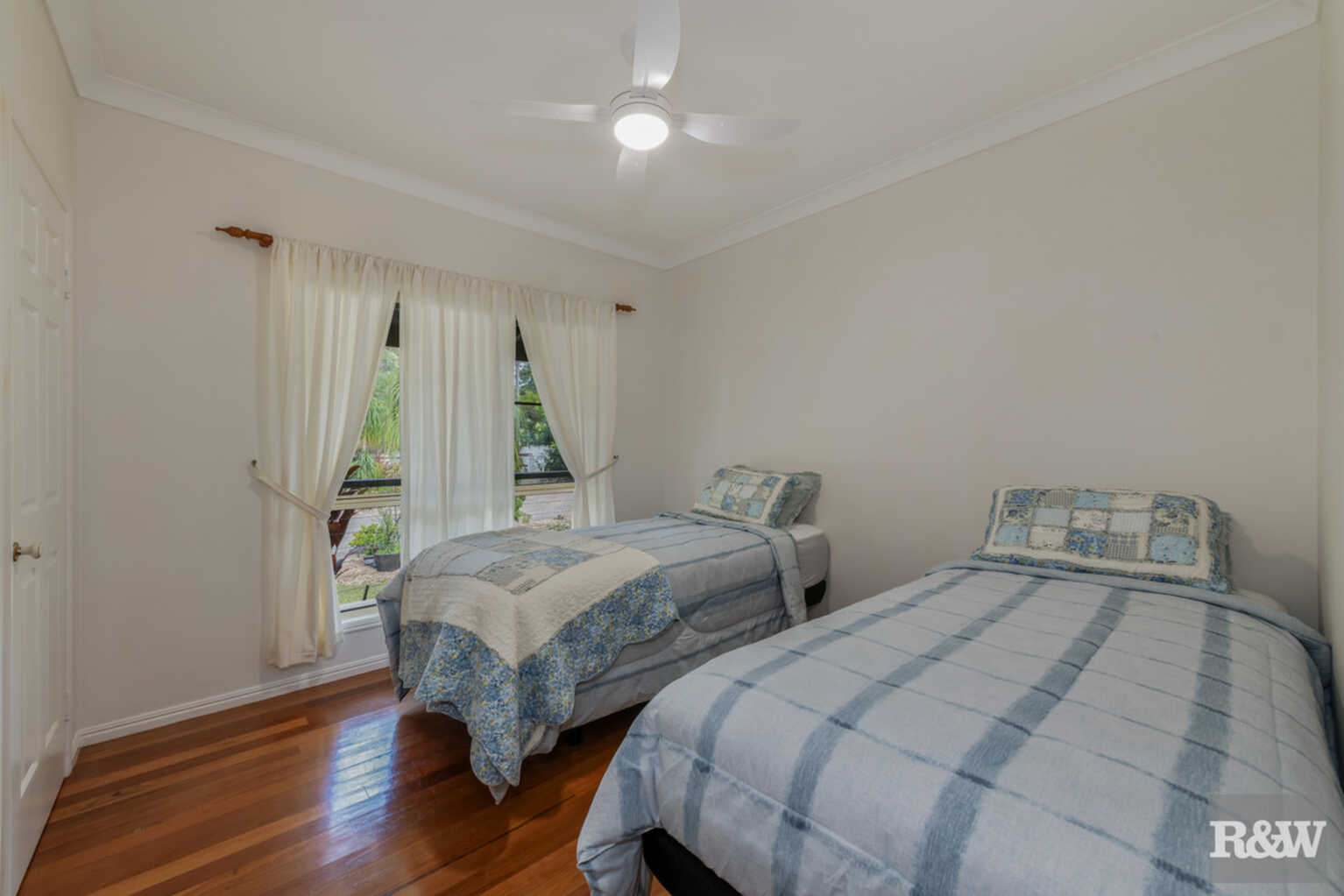 296 Sylvan Drive Moore Park Beach 296 Sylvan Drive Moore Park Beach