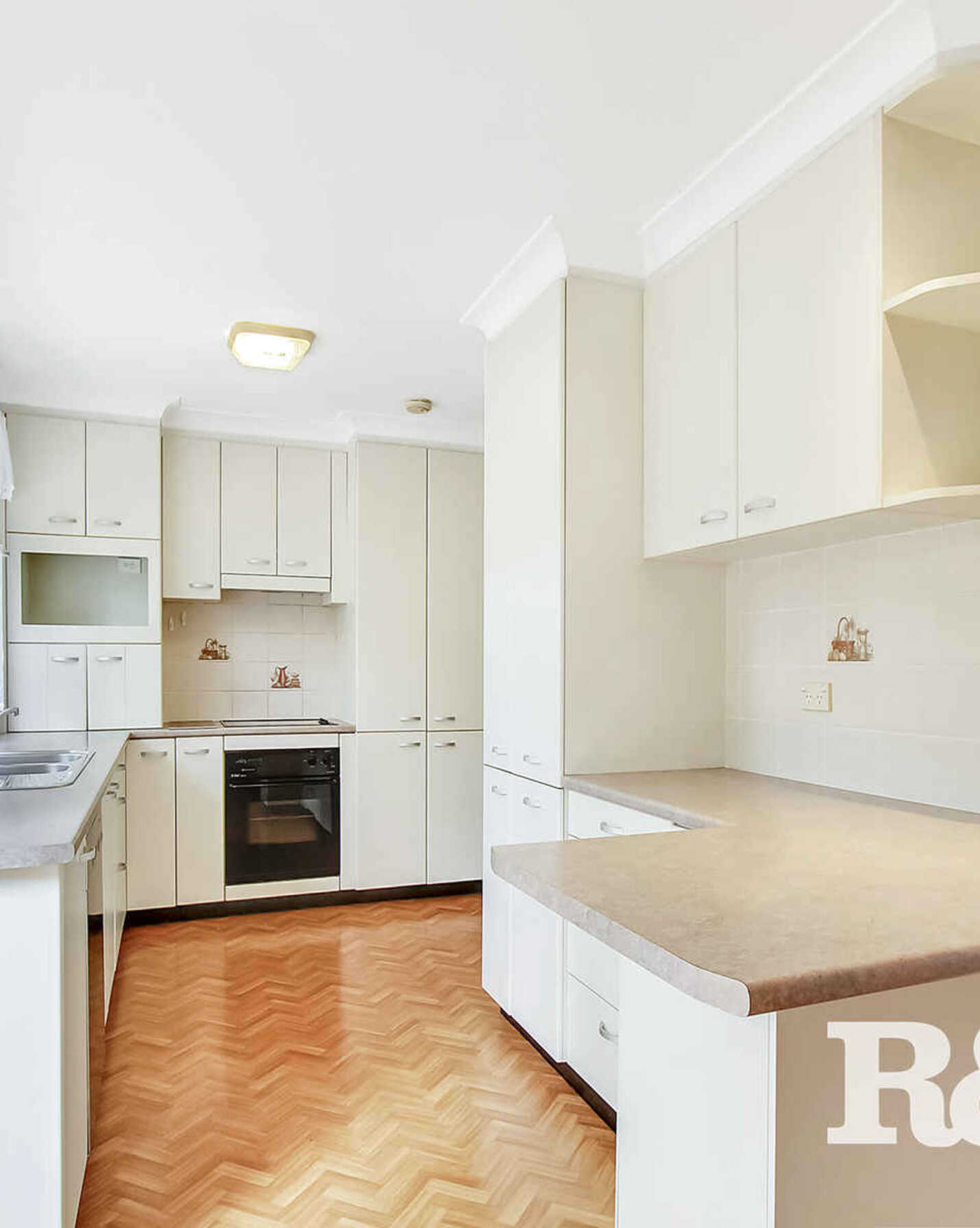 7 Royal Place St Clair, Clair - Thumbnail 3