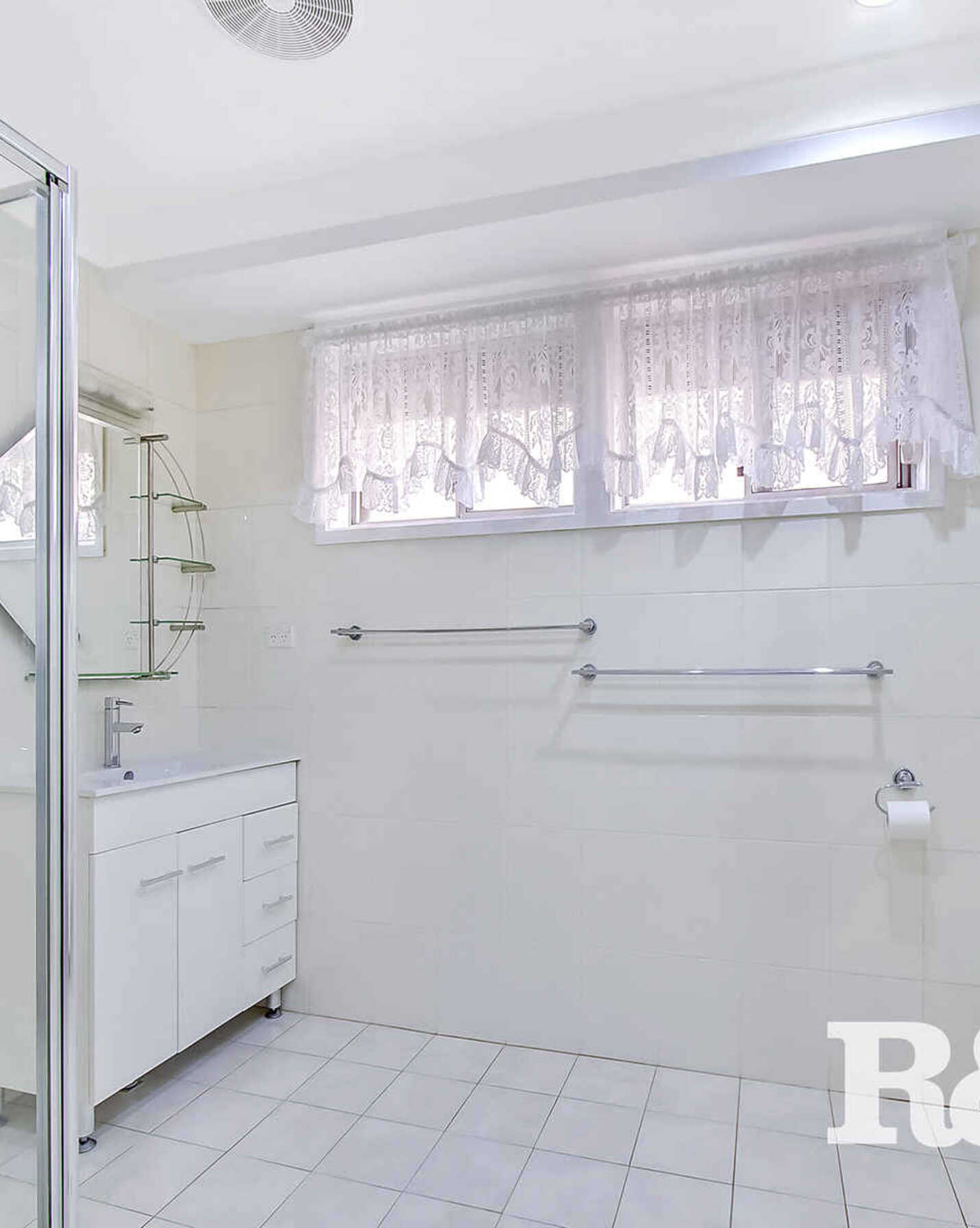 7 Royal Place St Clair, Clair - Thumbnail 8
