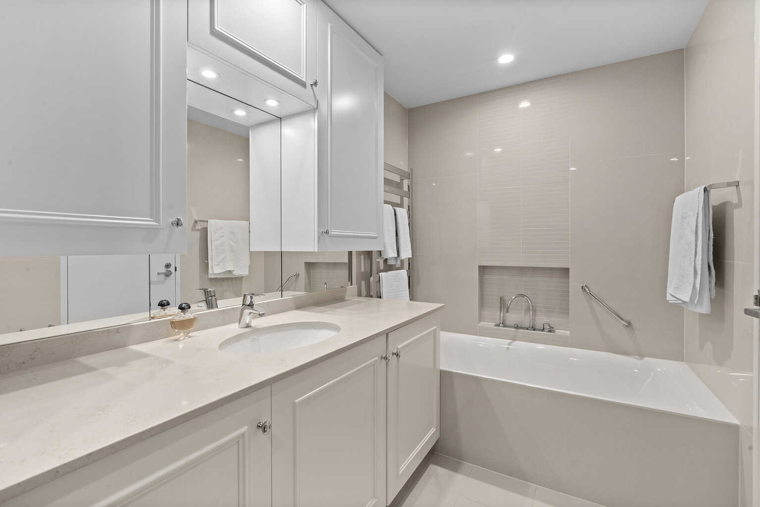 1303/81 Macleay Street Potts Point 1303/81 Macleay Street Potts Point