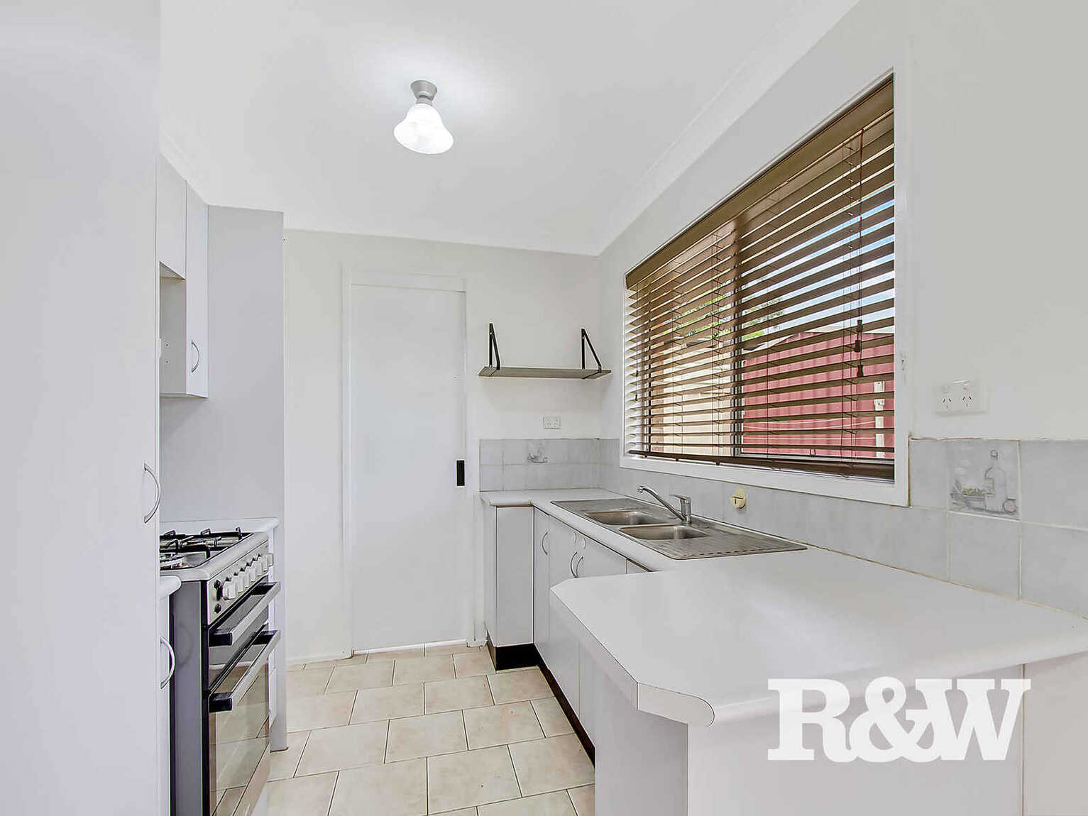 115 Southee Circuit Oakhurst 115 Southee Circuit Oakhurst