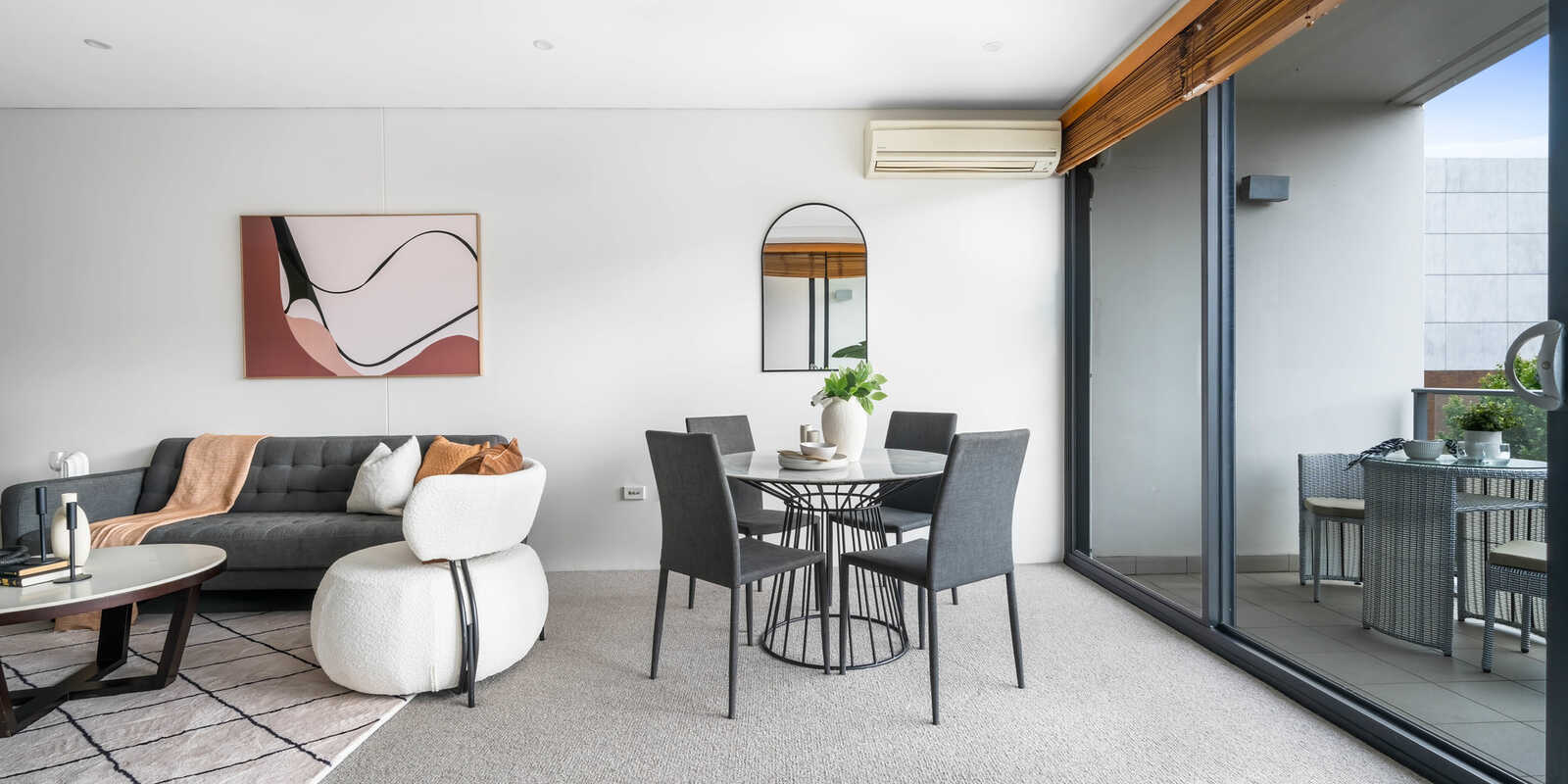 503D/250  Anzac Parade Kensington