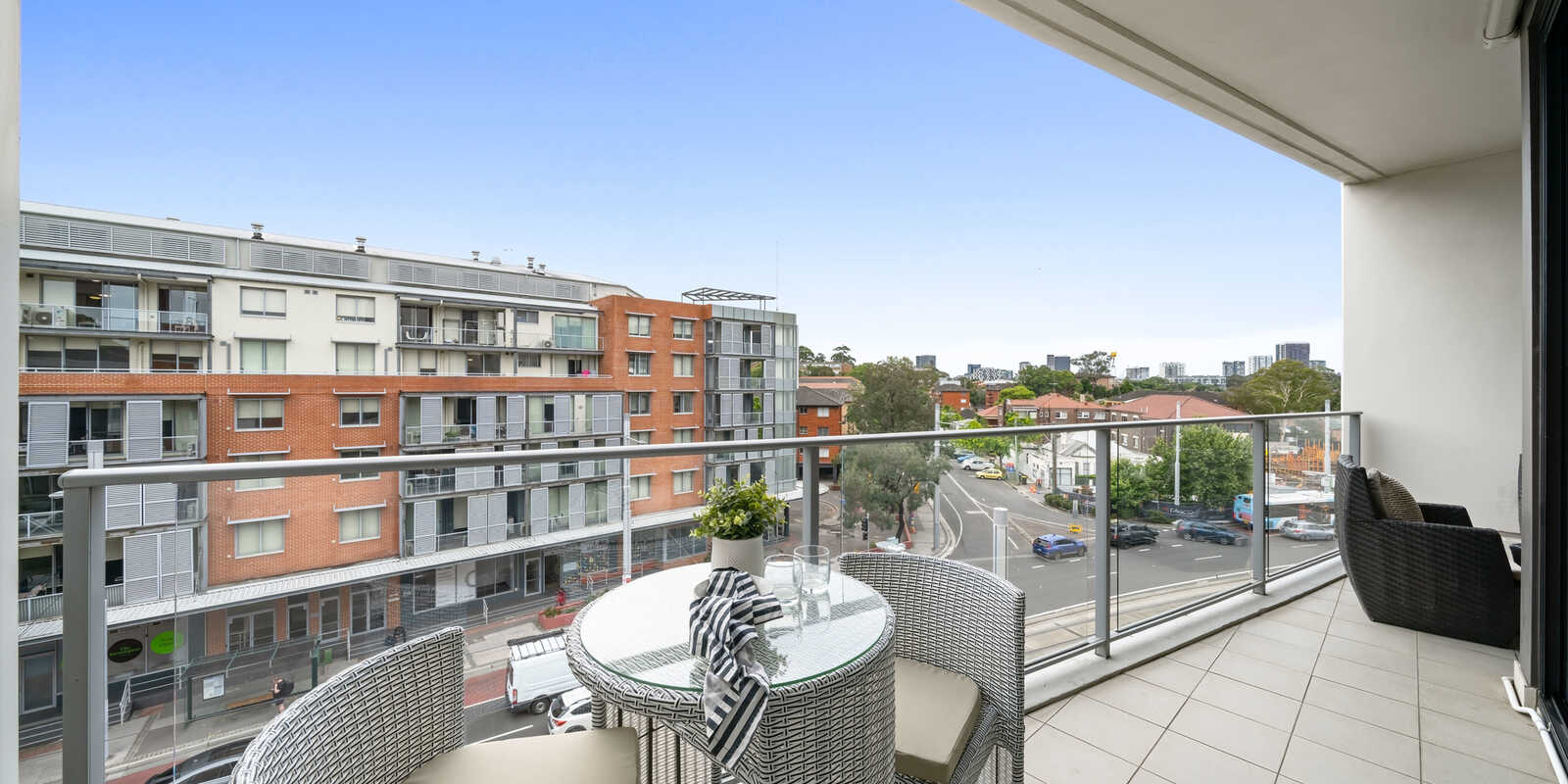 503D/250  Anzac Parade Kensington