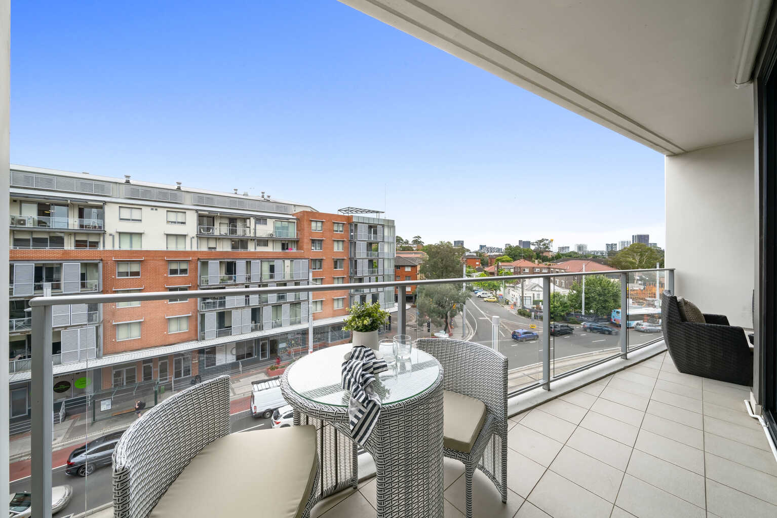503D/250  Anzac Parade Kensington