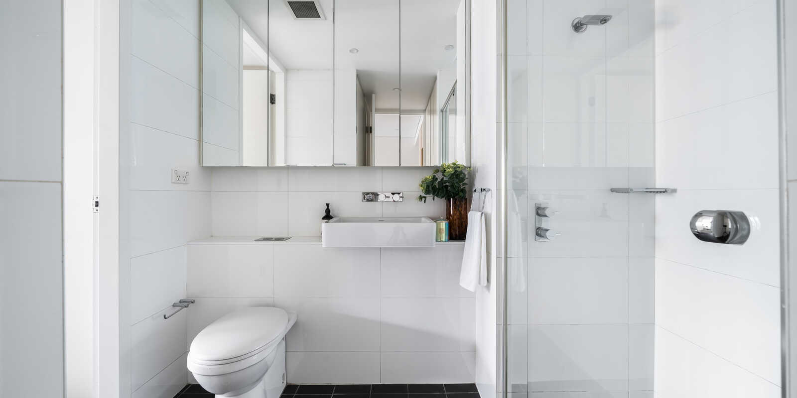 503D/250  Anzac Parade Kensington