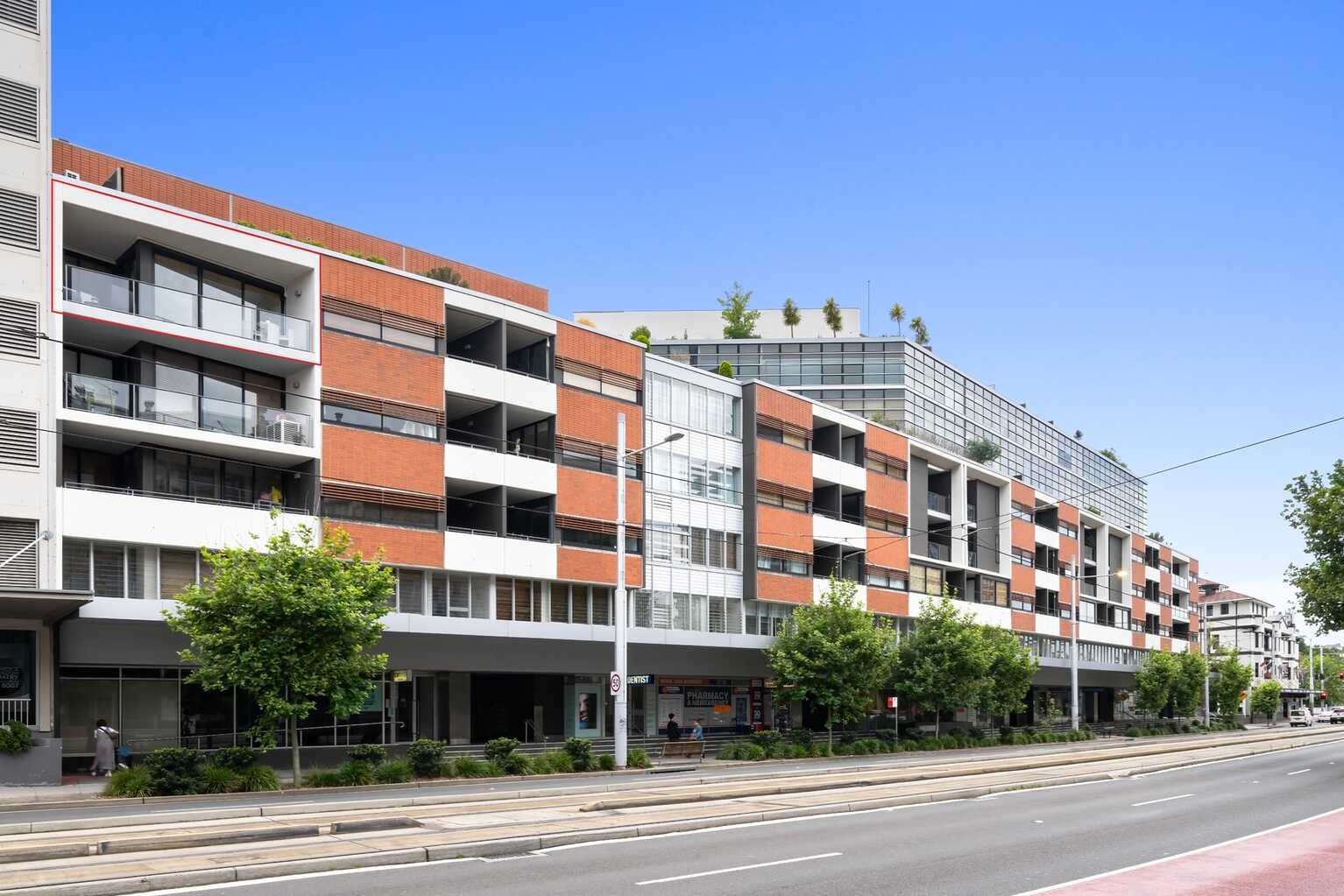 503D/250  Anzac Parade Kensington