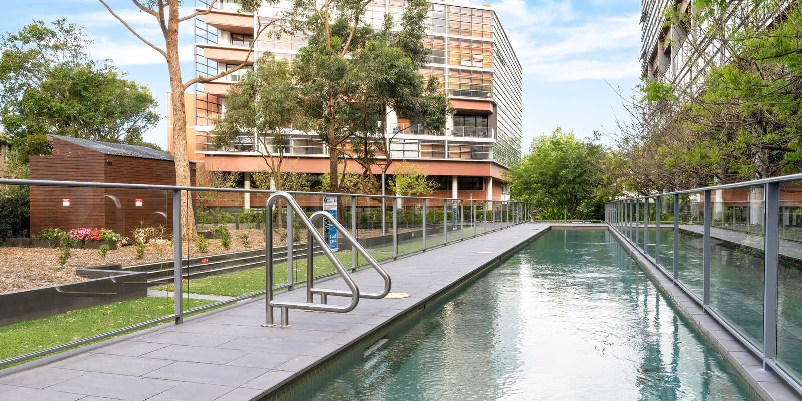 503D/250  Anzac Parade Kensington