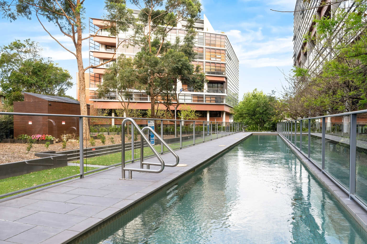 503D/250  Anzac Parade Kensington