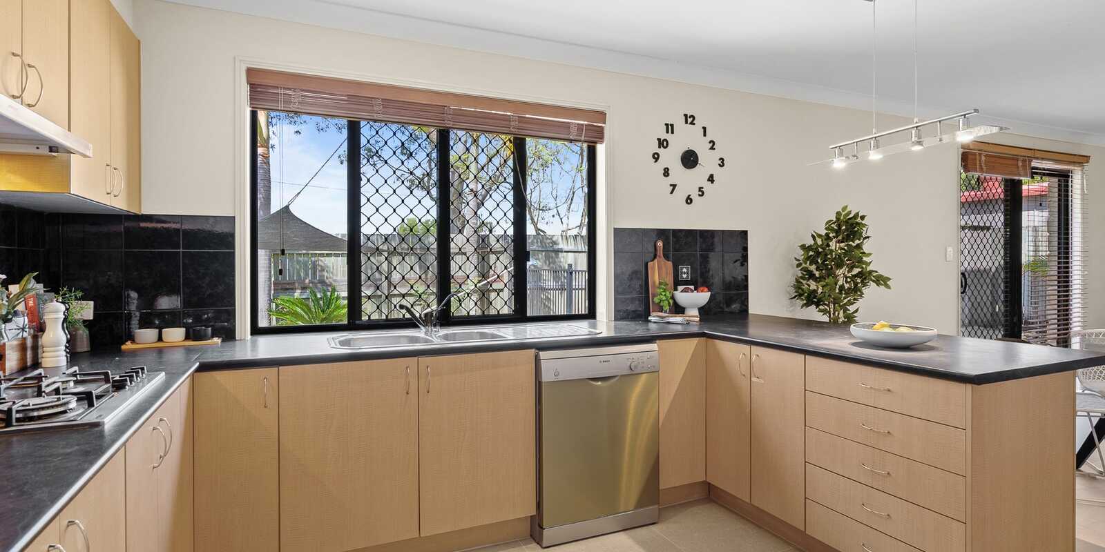 10 Crebra Court Bellmere 10 Crebra Court Bellmere
