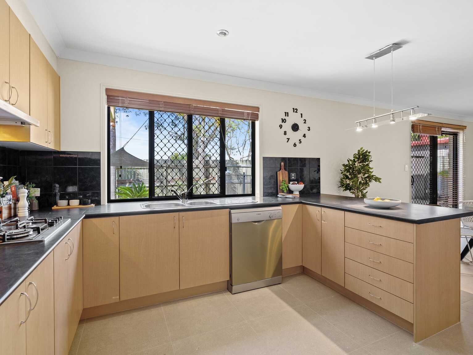 10 Crebra Court Bellmere 10 Crebra Court Bellmere