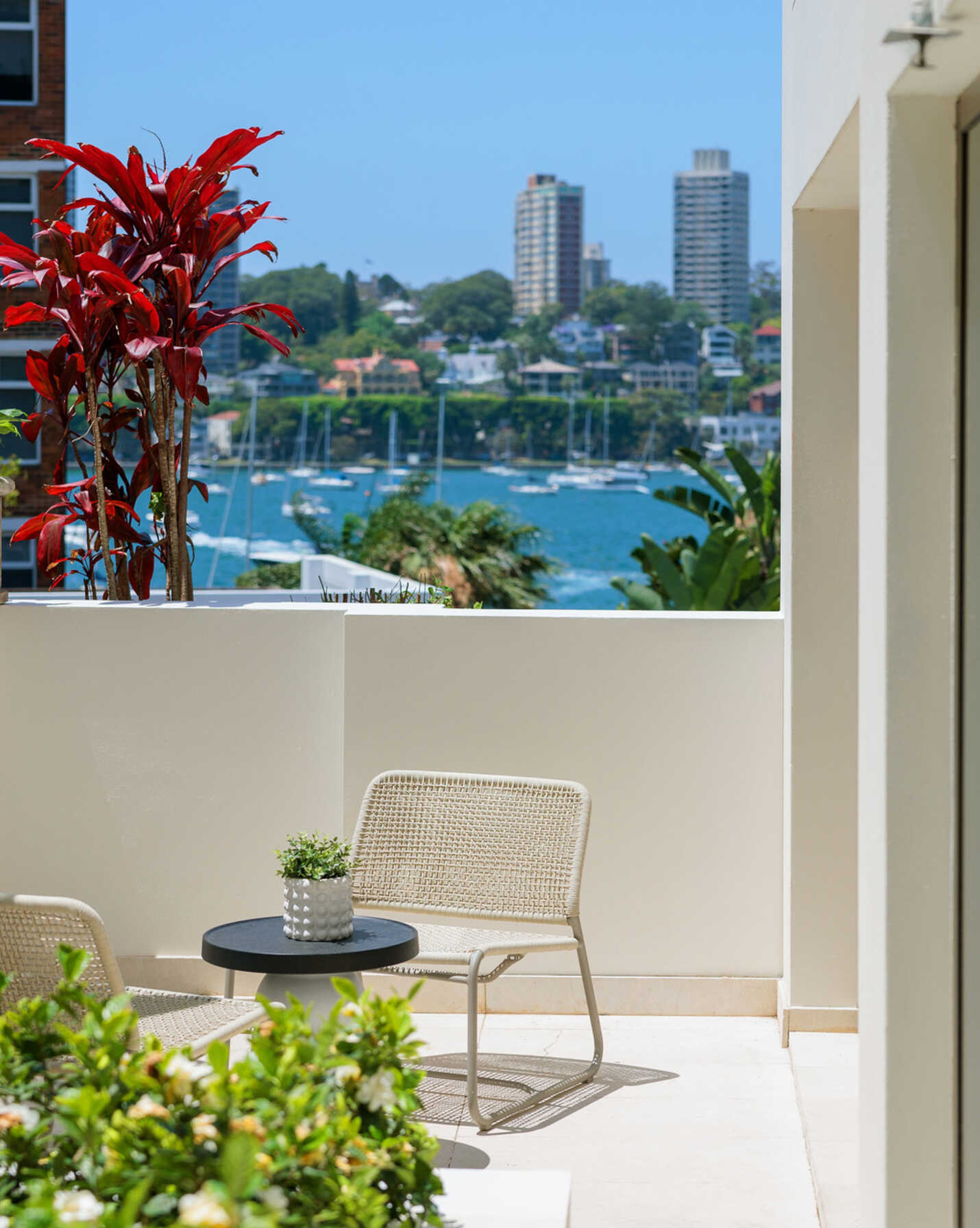 1&2/11a  Billyard Avenue Elizabeth Bay, Bay - Thumbnail 4