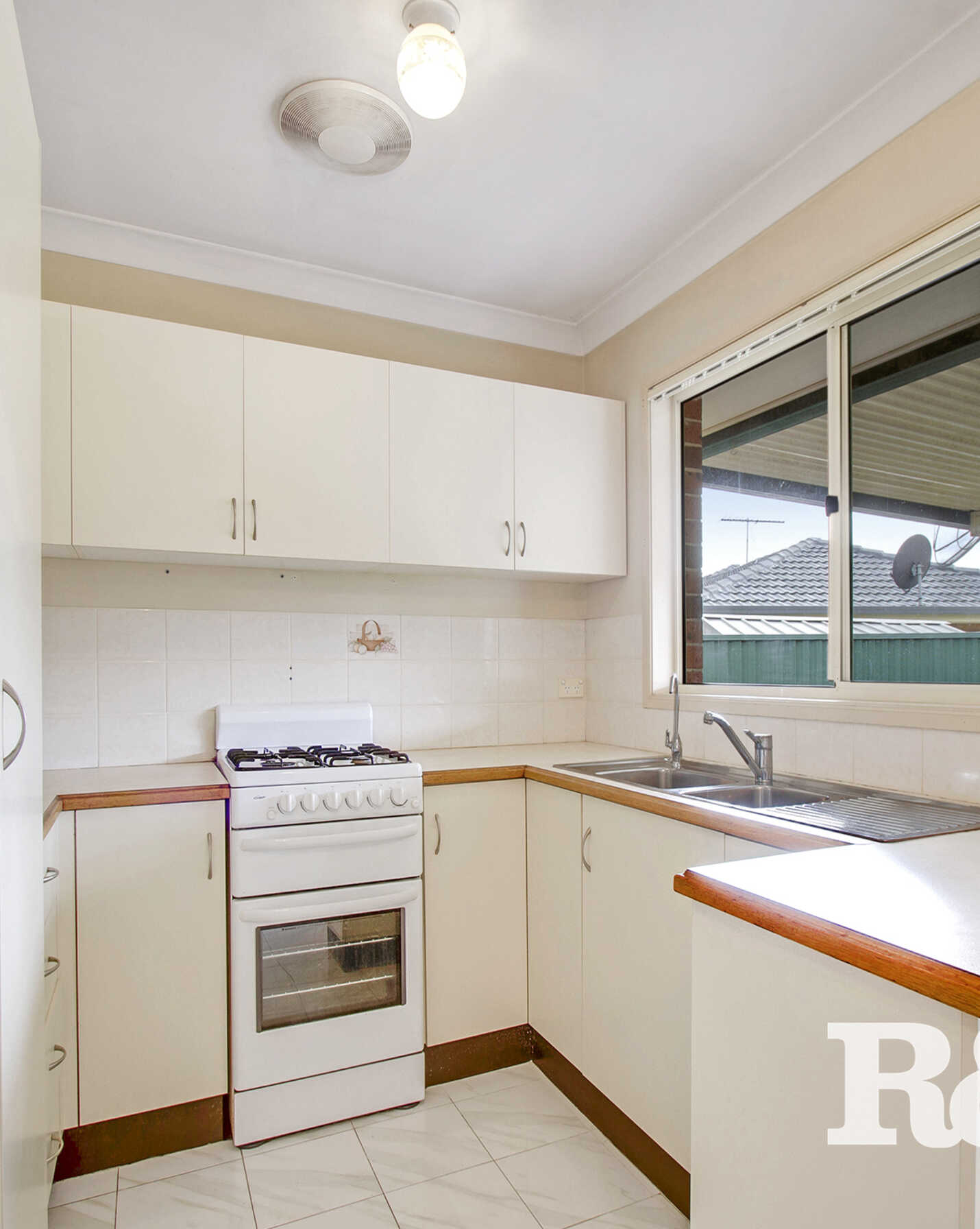 20 Martin Grove Colyton, Colyton - Thumbnail 2
