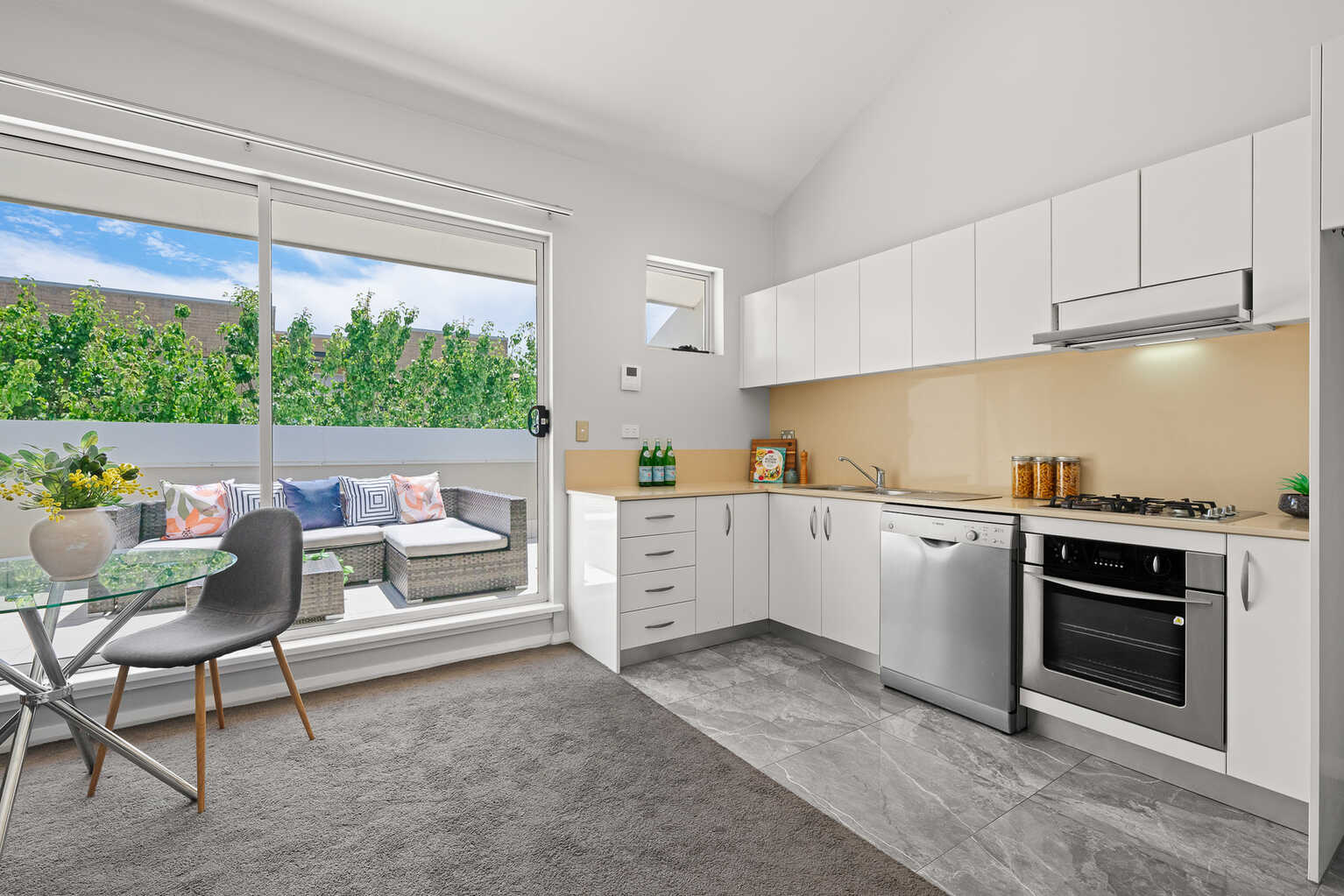 16/20 Close Street Canterbury