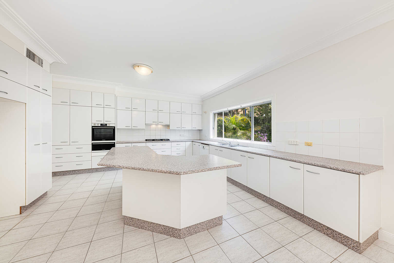 75 Baringa Road Northbridge