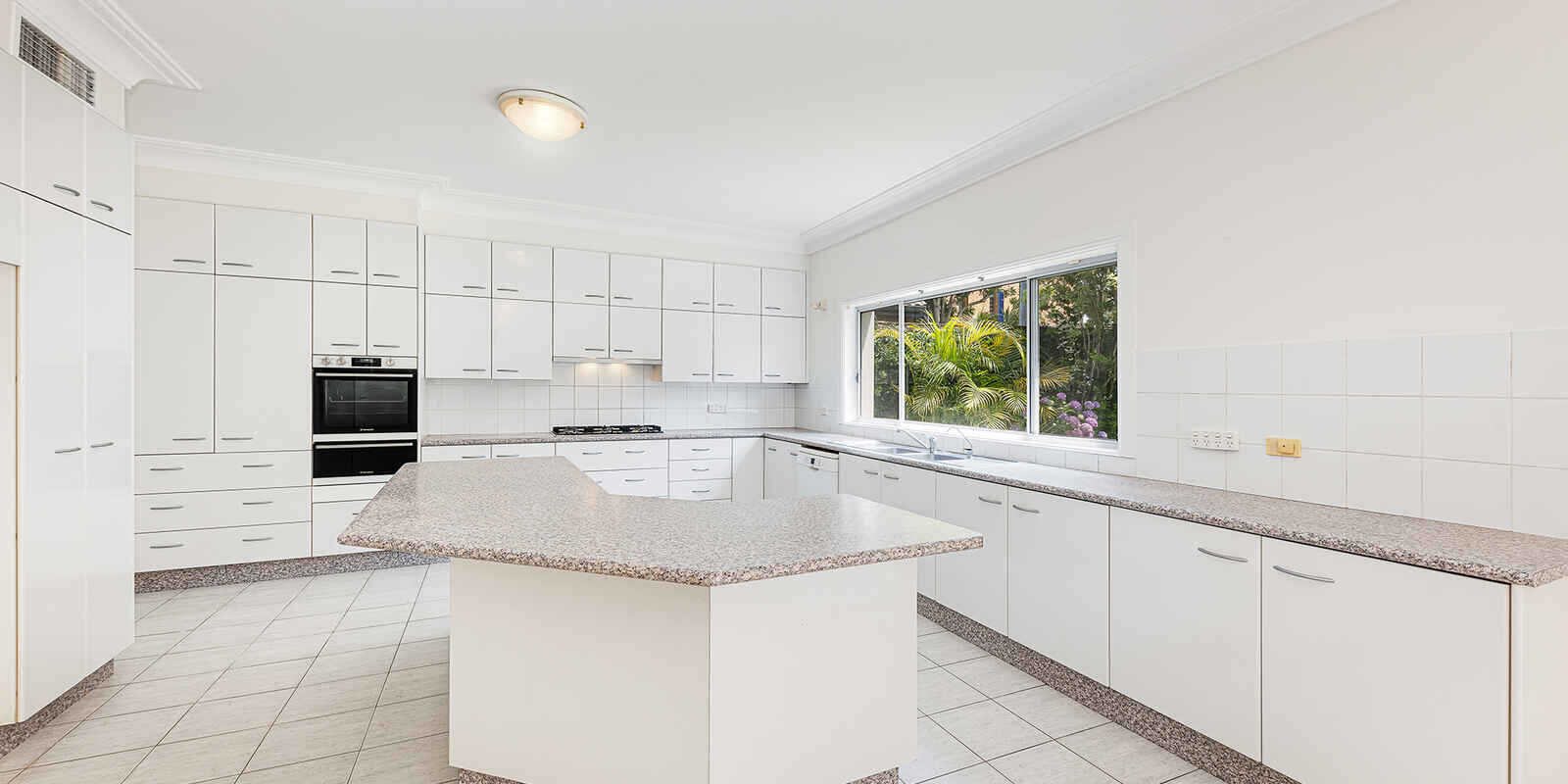 75 Baringa Road Northbridge