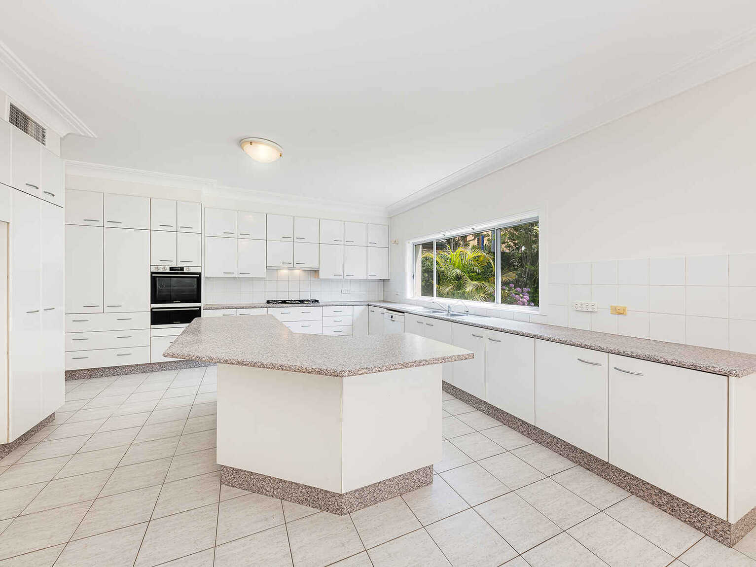 75 Baringa Road Northbridge