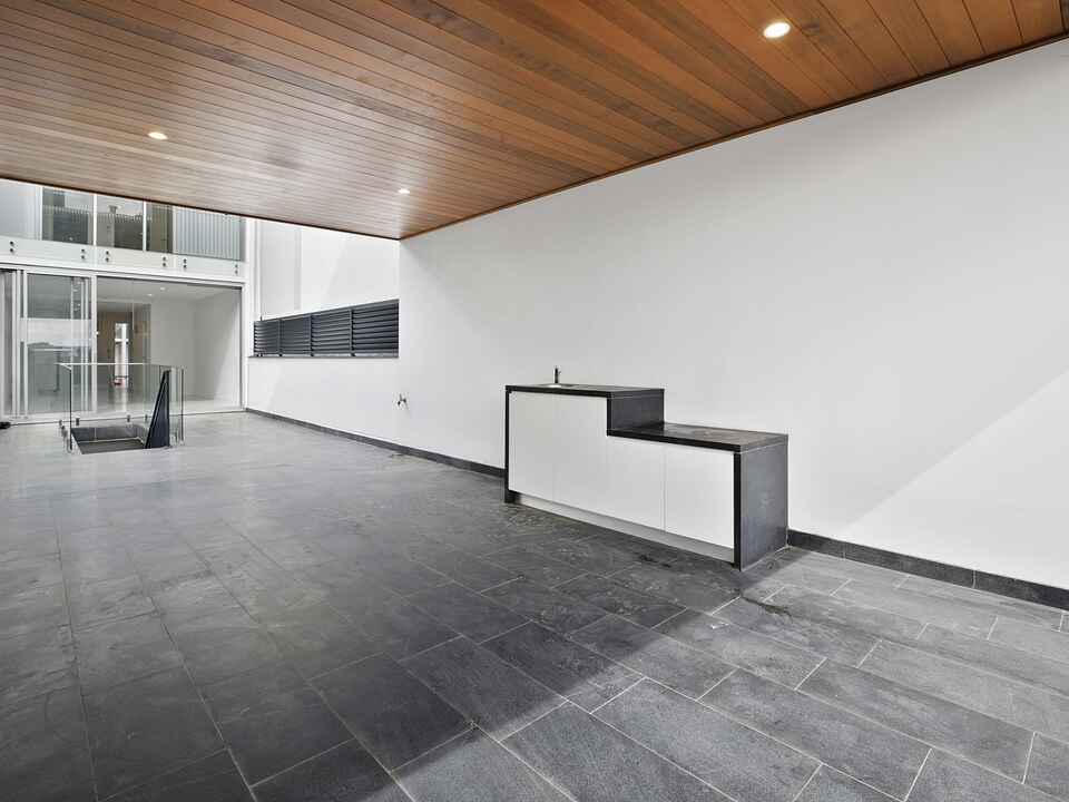 19F William Street Alexandria