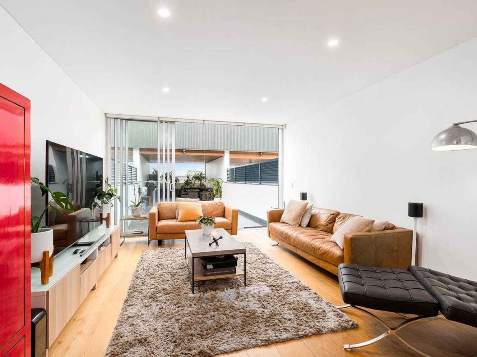 19F William Street Alexandria