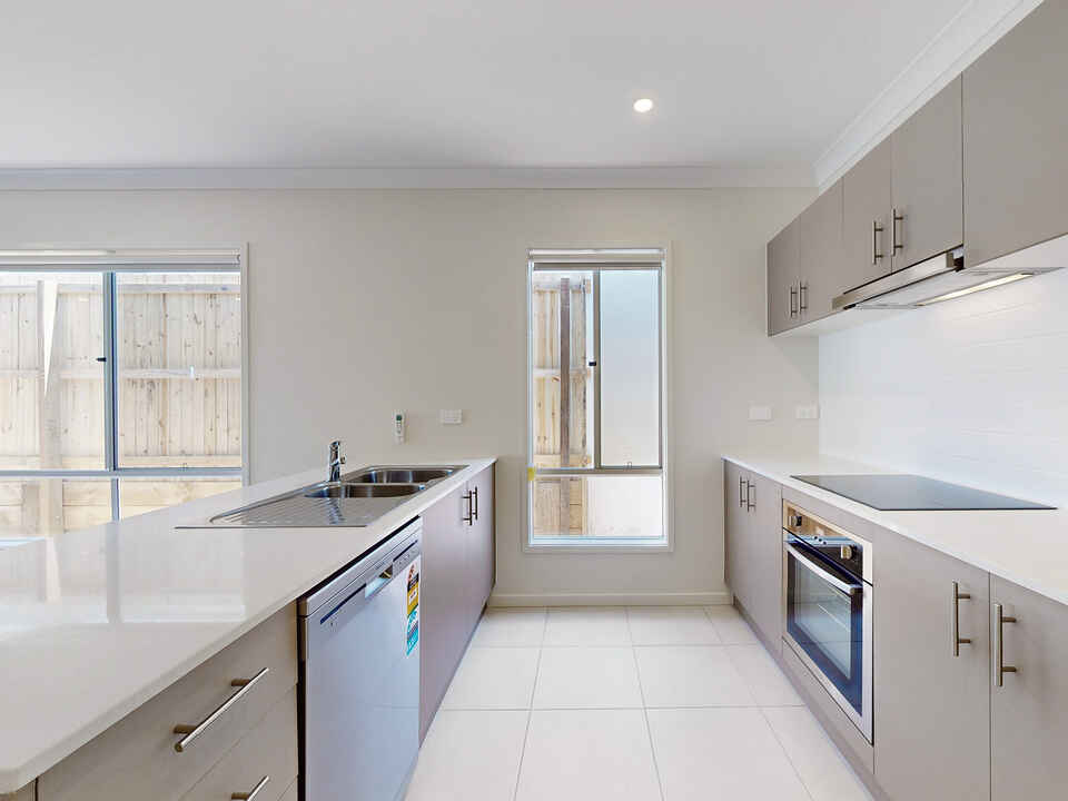 4 Helix Close Spring Mountain