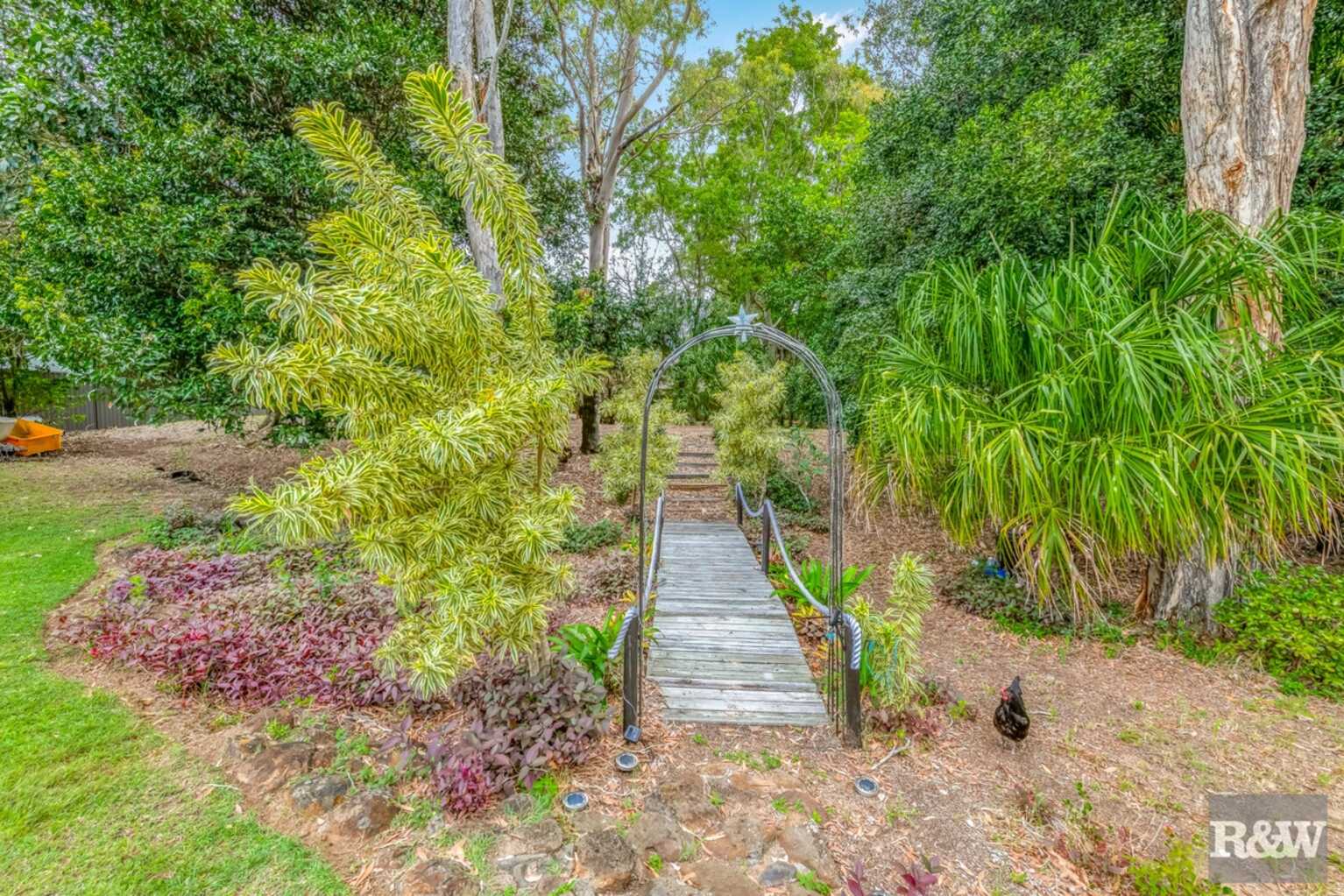 147 Sylvan Drive Moore Park Beach 147 Sylvan Drive Moore Park Beach