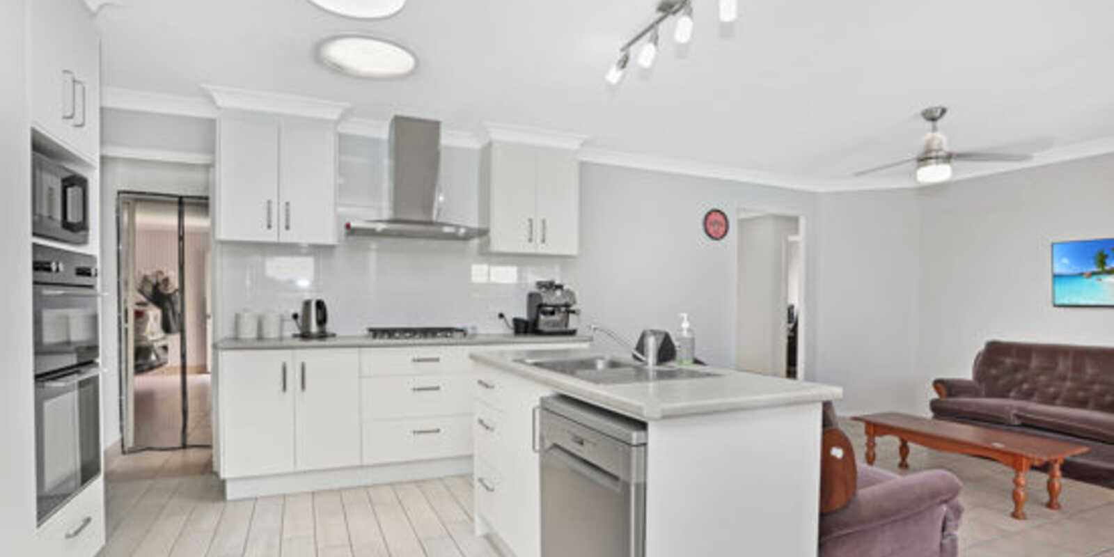 12 Queenscliff Court Sandstone Point 12 Queenscliff Court Sandstone Point