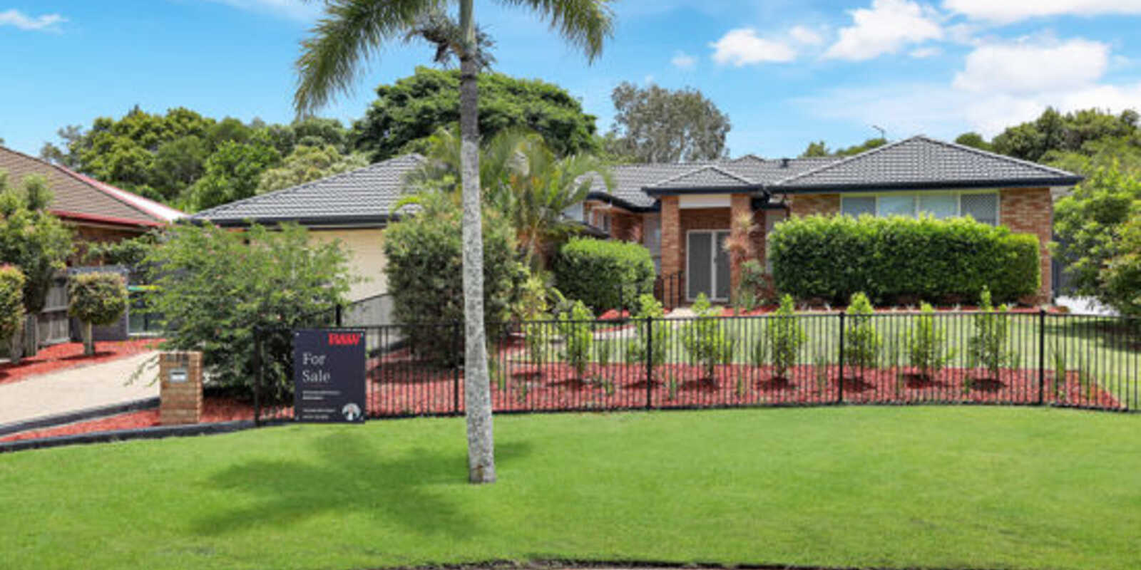 215 Endeavour Drive Banksia Beach 215 Endeavour Drive Banksia Beach