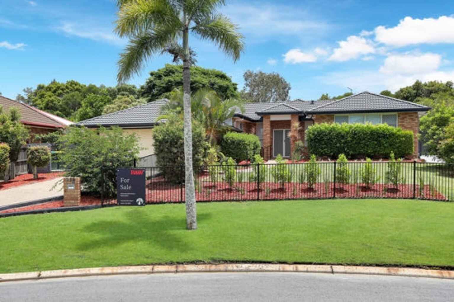 215 Endeavour Drive Banksia Beach 215 Endeavour Drive Banksia Beach