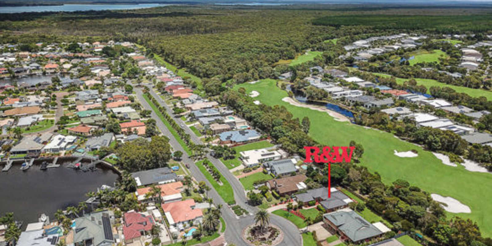 215 Endeavour Drive Banksia Beach 215 Endeavour Drive Banksia Beach