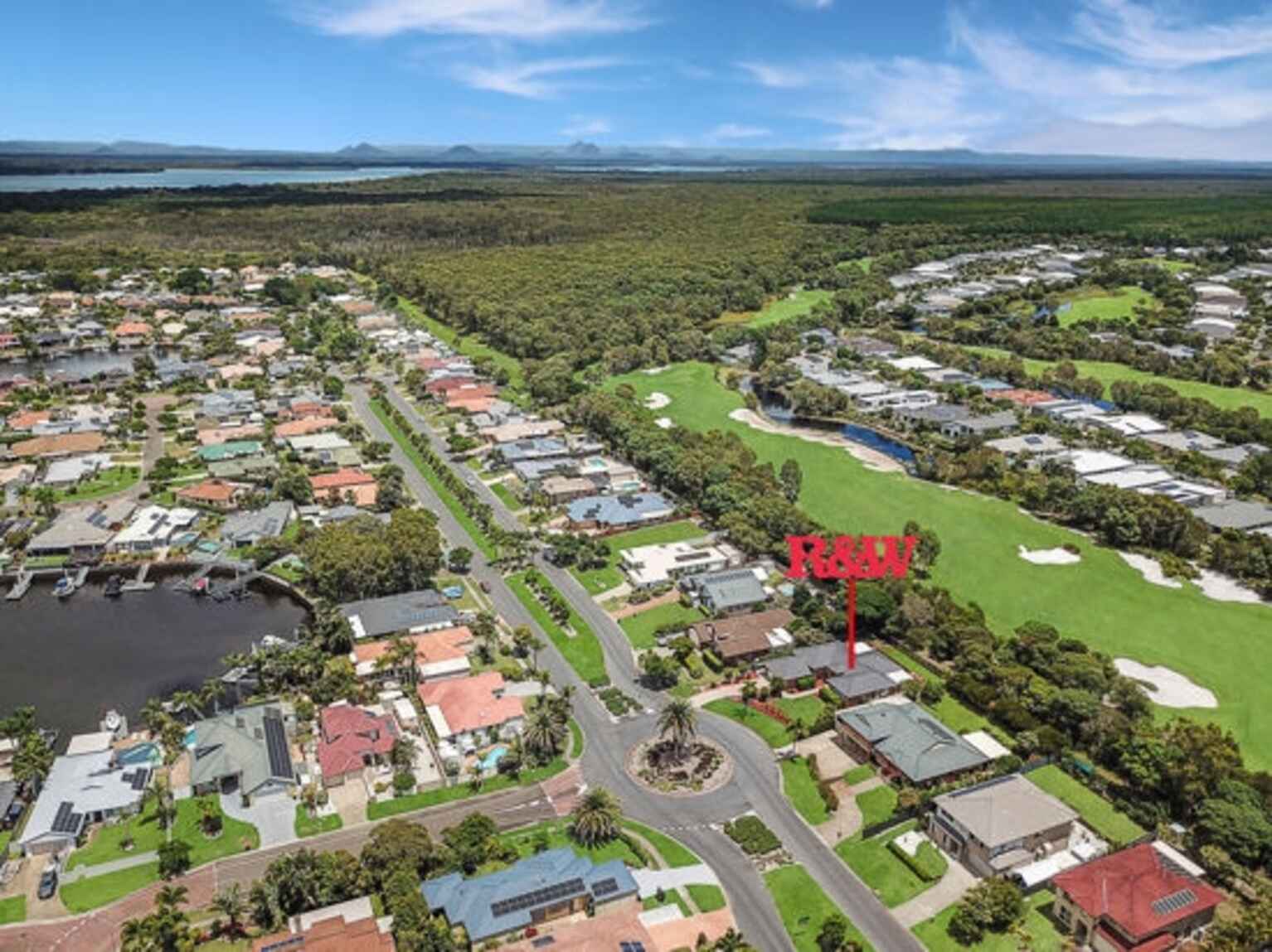 215 Endeavour Drive Banksia Beach 215 Endeavour Drive Banksia Beach