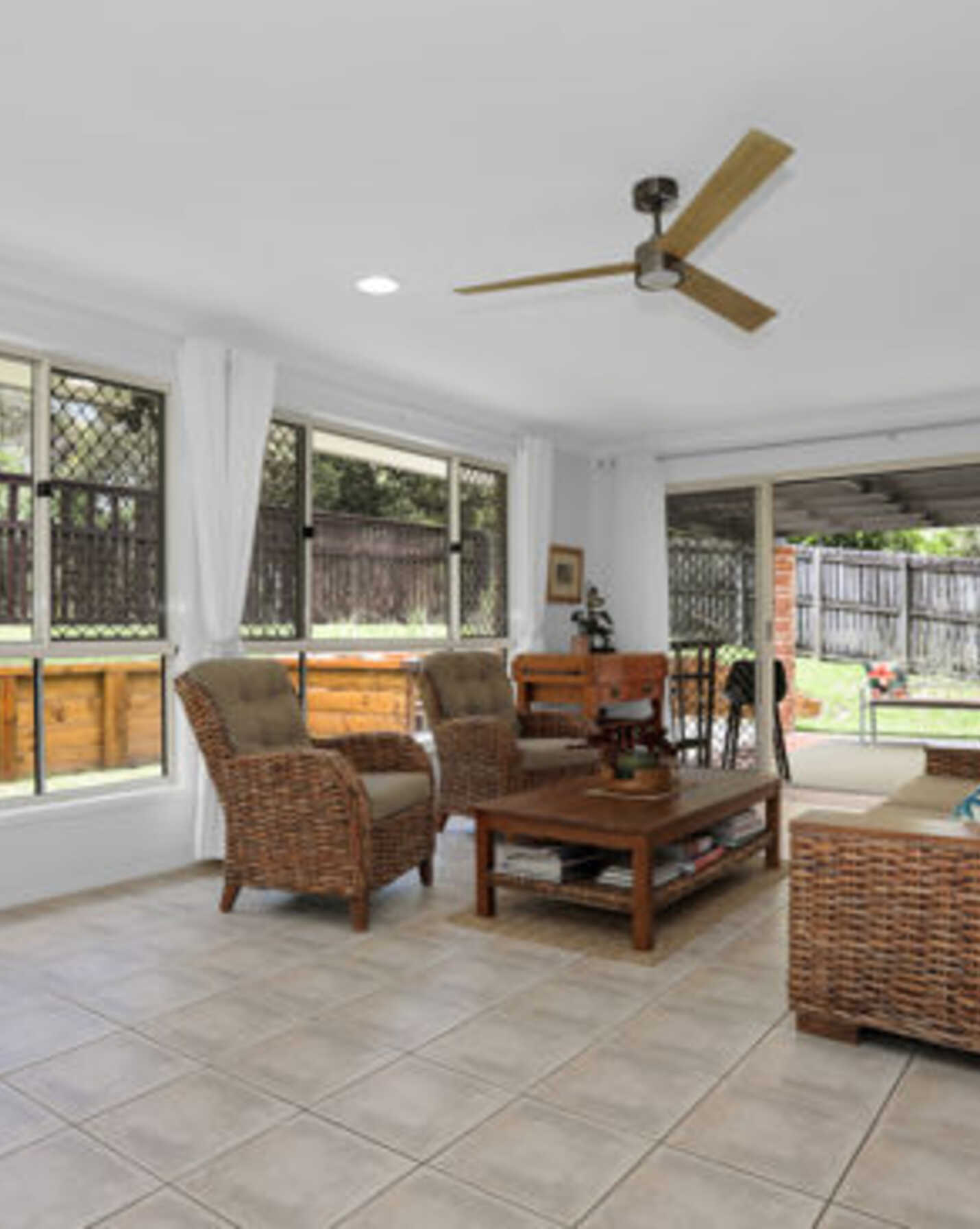 215 Endeavour Drive Banksia Beach, Beach - Thumbnail 8