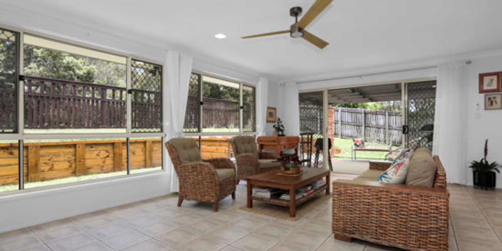 215 Endeavour Drive Banksia Beach 215 Endeavour Drive Banksia Beach