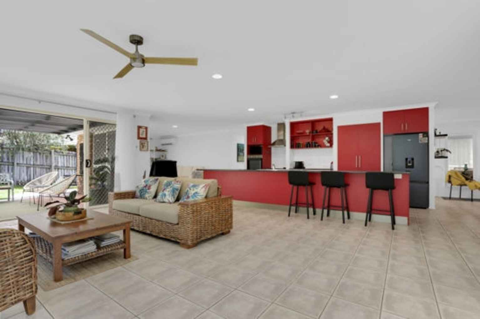 215 Endeavour Drive Banksia Beach 215 Endeavour Drive Banksia Beach