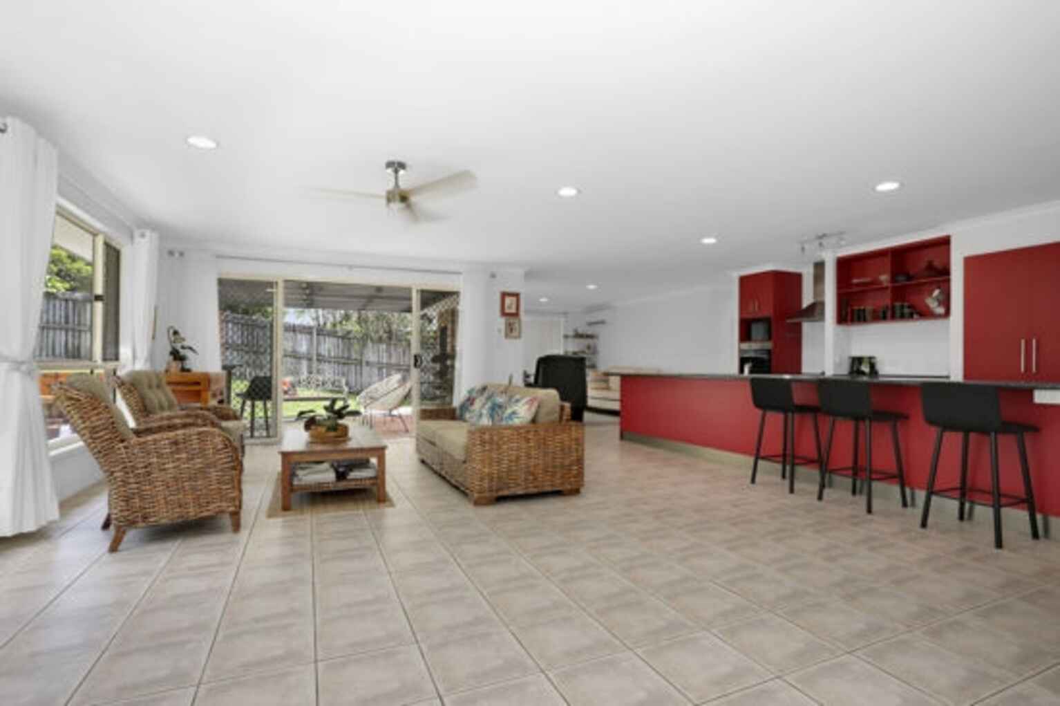 215 Endeavour Drive Banksia Beach 215 Endeavour Drive Banksia Beach