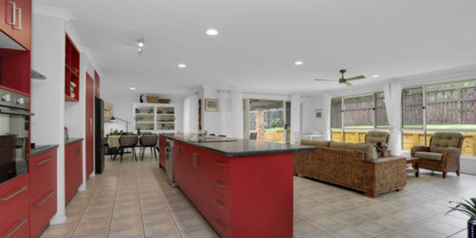 215 Endeavour Drive Banksia Beach 215 Endeavour Drive Banksia Beach