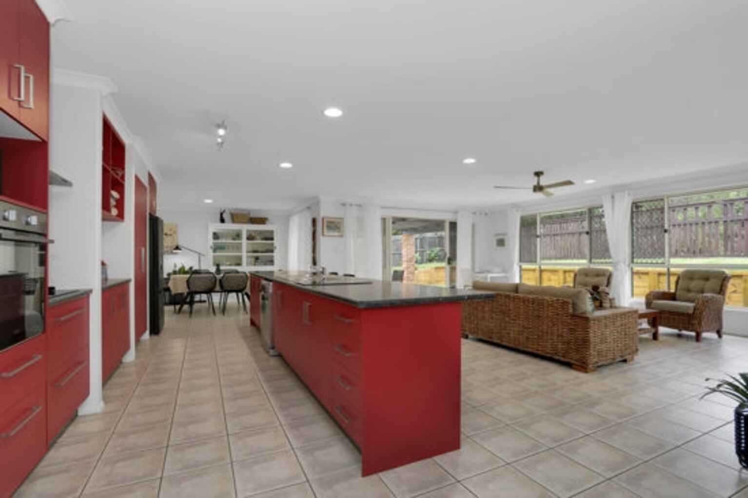 215 Endeavour Drive Banksia Beach 215 Endeavour Drive Banksia Beach