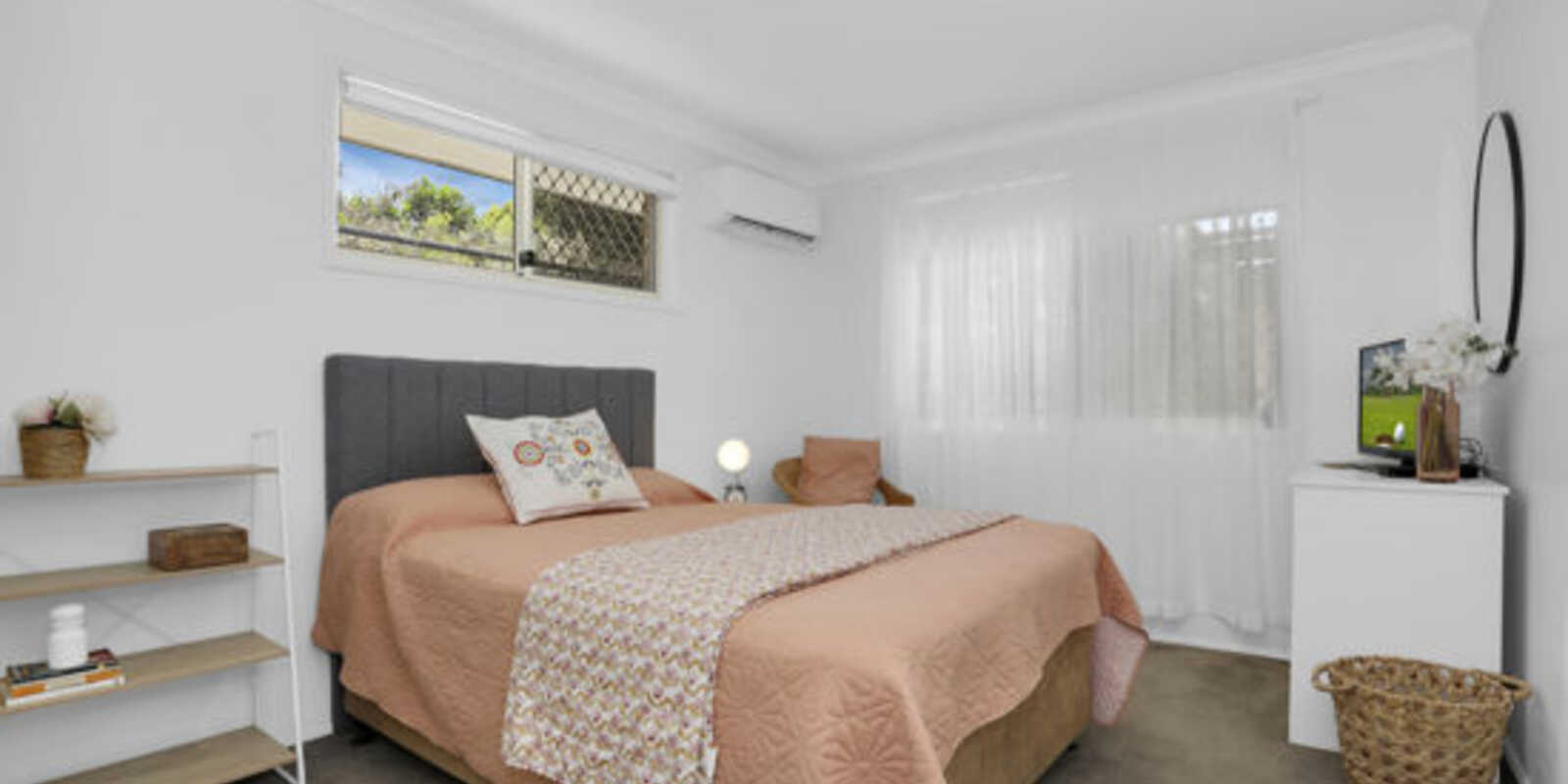 215 Endeavour Drive Banksia Beach 215 Endeavour Drive Banksia Beach