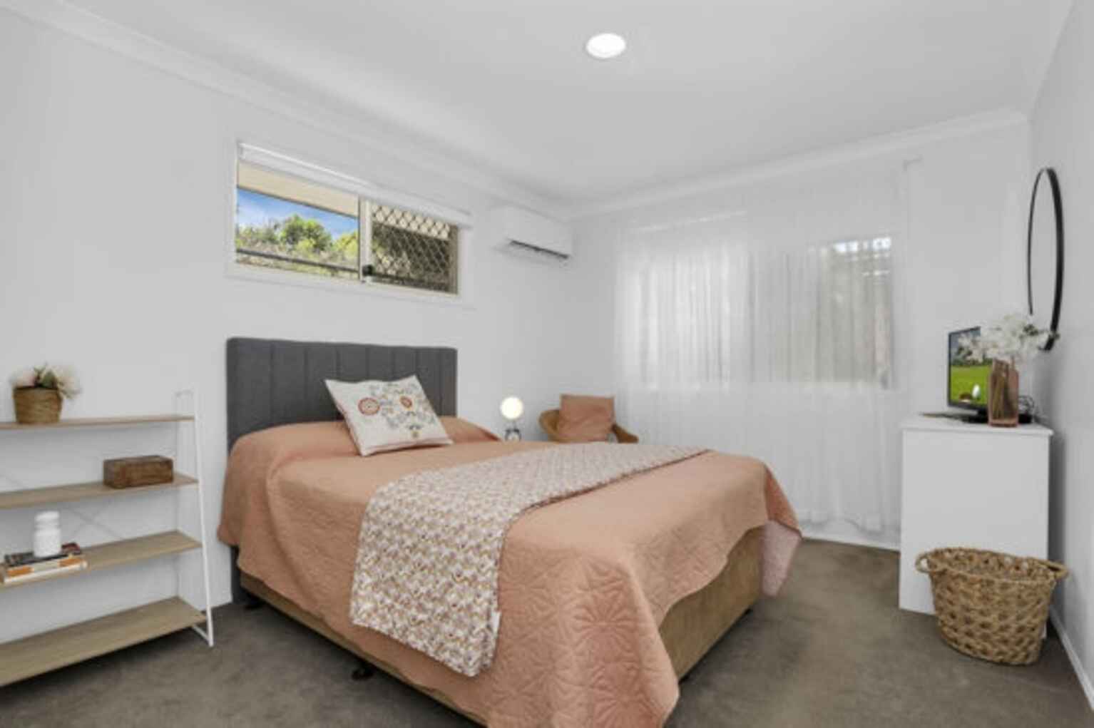 215 Endeavour Drive Banksia Beach 215 Endeavour Drive Banksia Beach