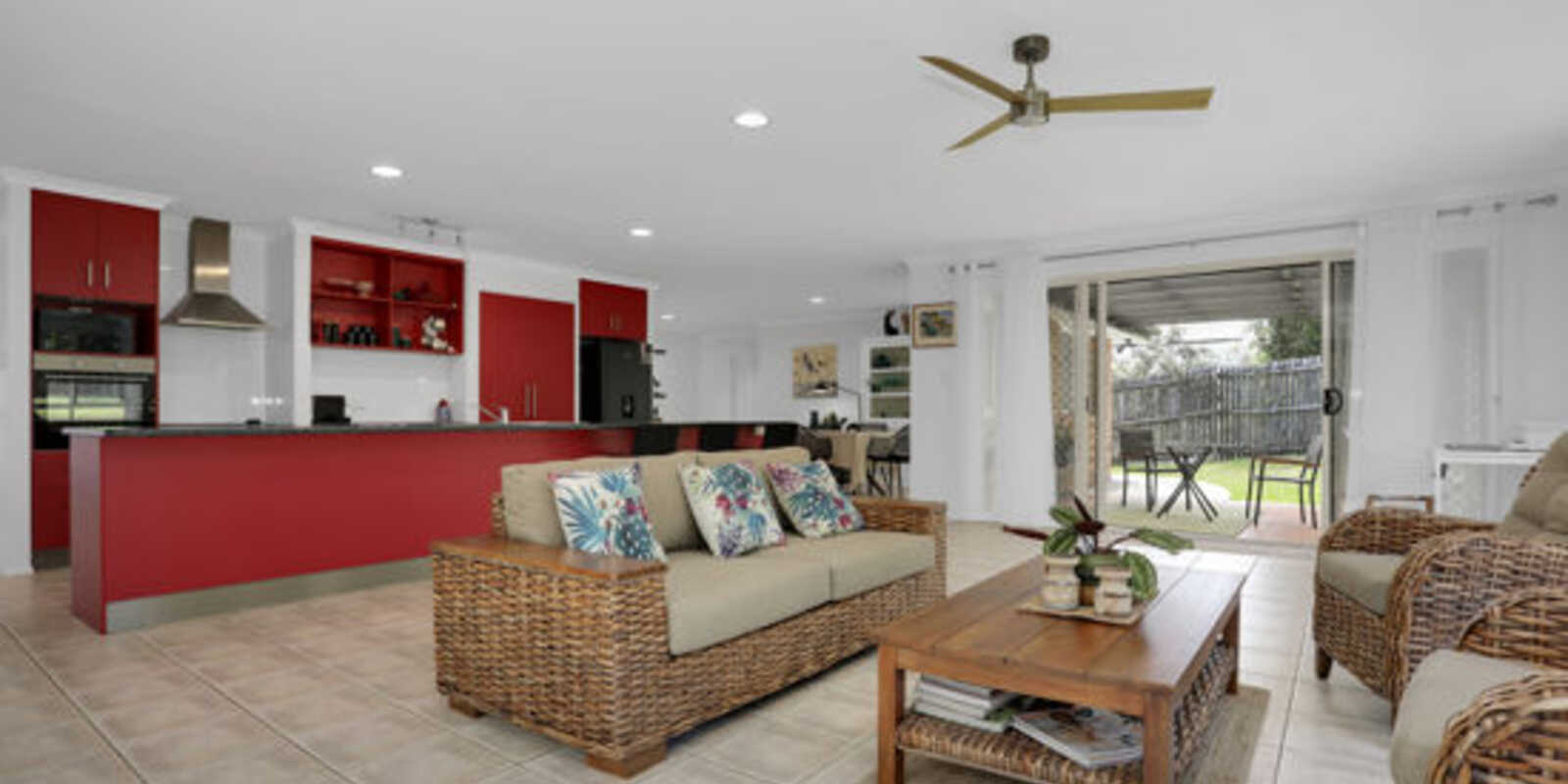 215 Endeavour Drive Banksia Beach 215 Endeavour Drive Banksia Beach