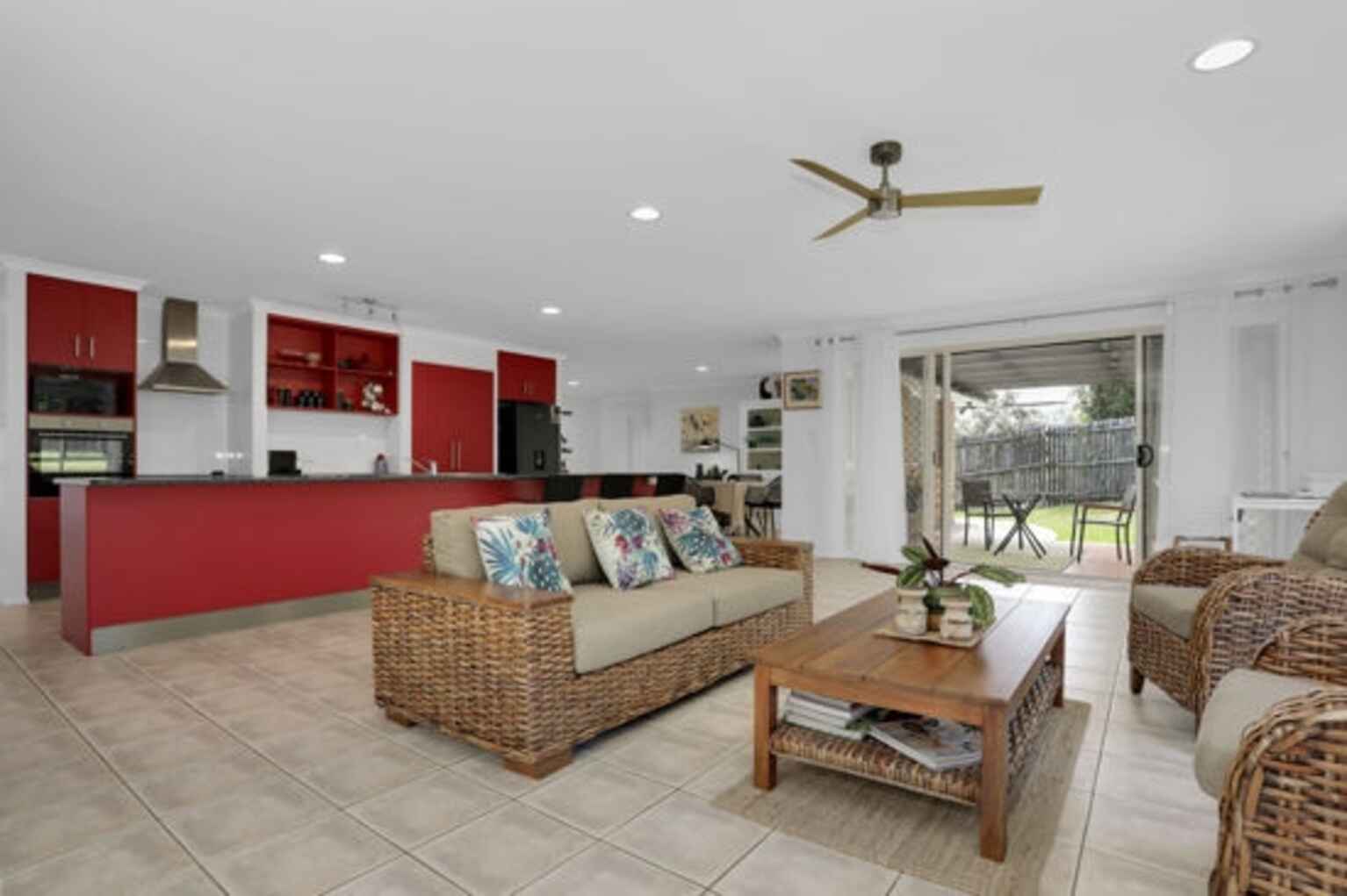215 Endeavour Drive Banksia Beach 215 Endeavour Drive Banksia Beach