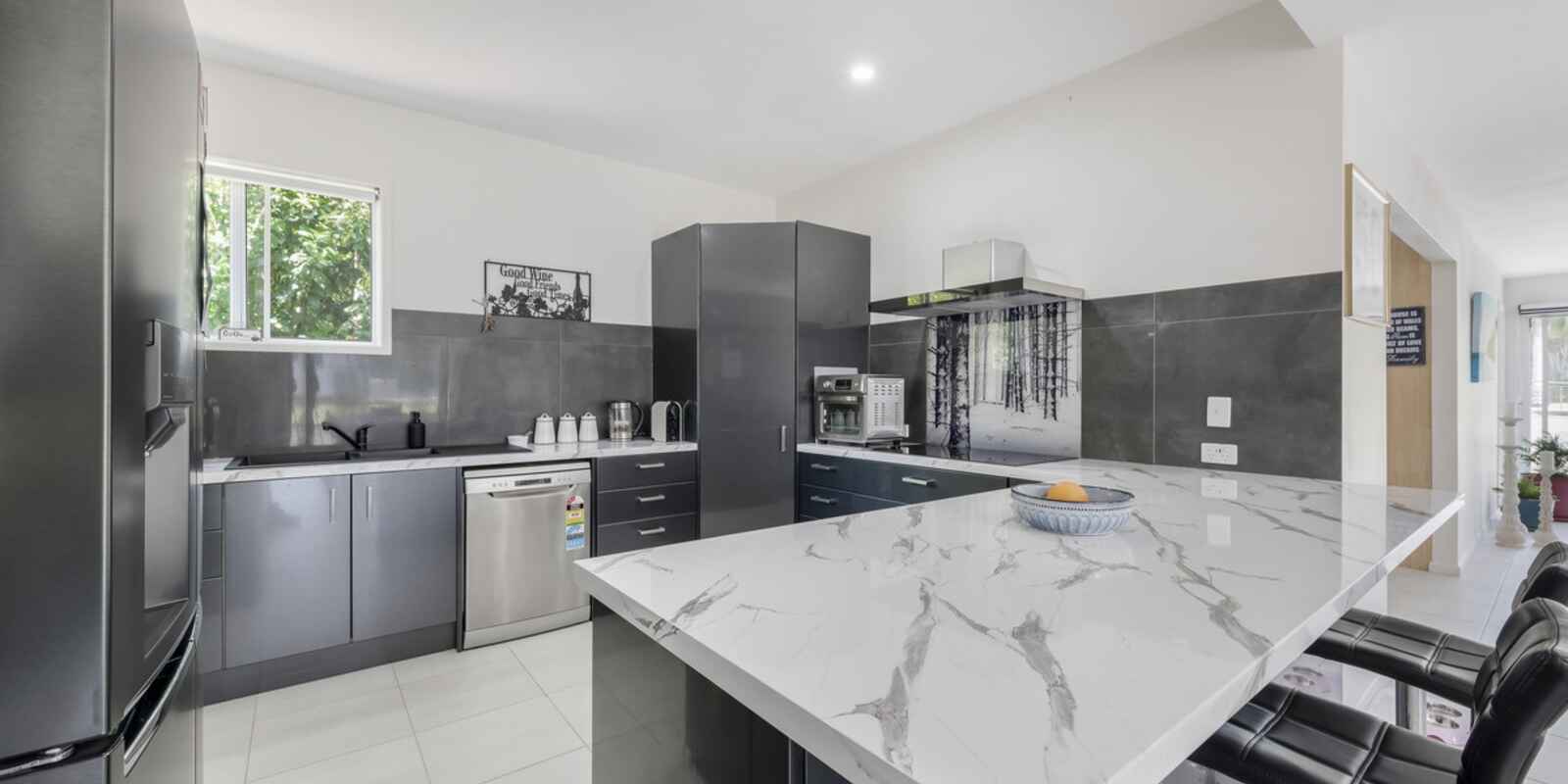 20 Kingfisher Crescent Moore Park Beach 20 Kingfisher Crescent Moore Park Beach