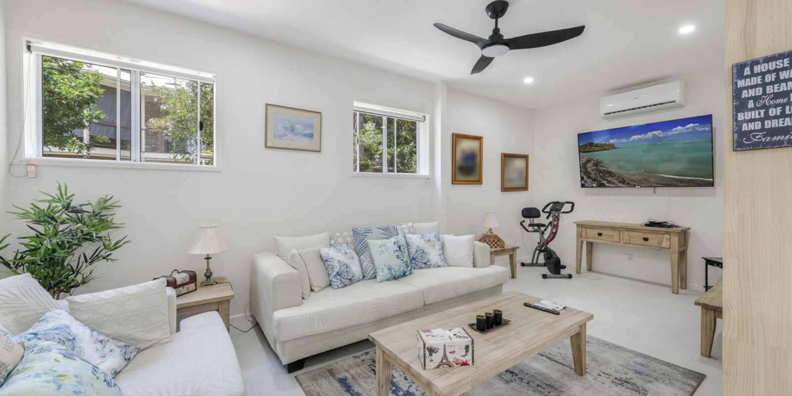 20 Kingfisher Crescent Moore Park Beach 20 Kingfisher Crescent Moore Park Beach