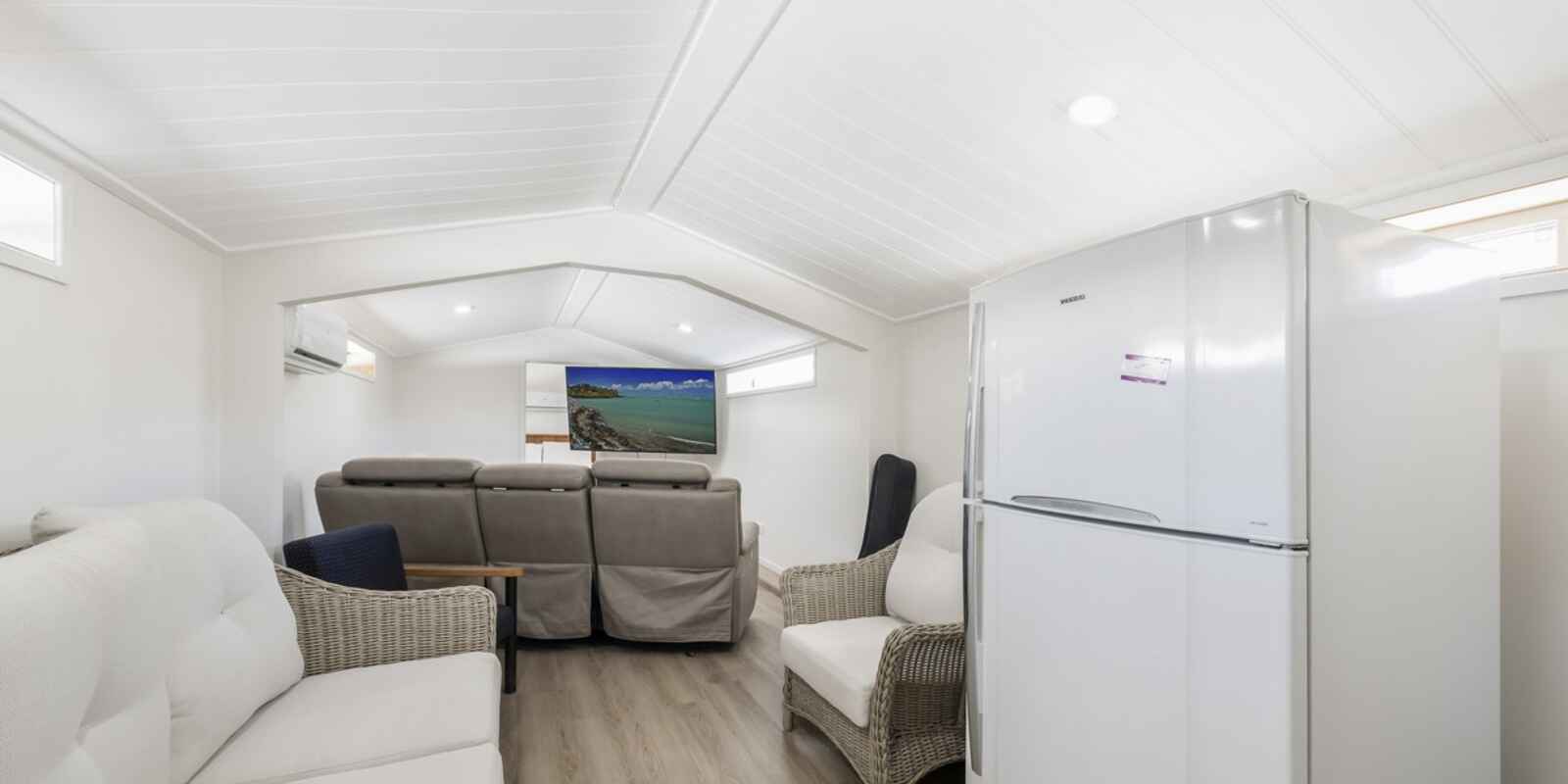 20 Kingfisher Crescent Moore Park Beach 20 Kingfisher Crescent Moore Park Beach