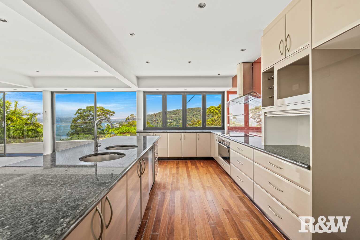 40 Sandstone Crescent Tascott 40 Sandstone Crescent Tascott