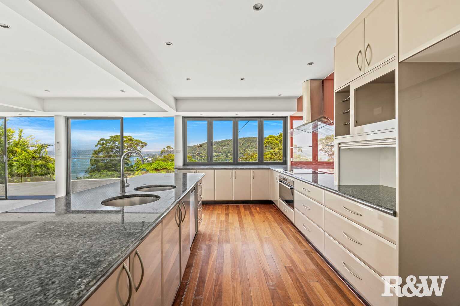 40 Sandstone Crescent Tascott 40 Sandstone Crescent Tascott