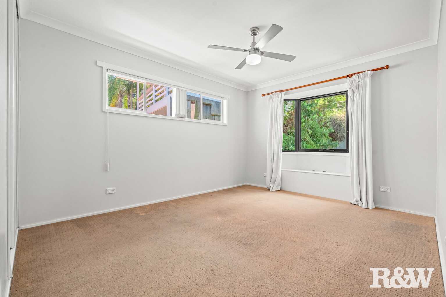 40 Sandstone Crescent Tascott 40 Sandstone Crescent Tascott