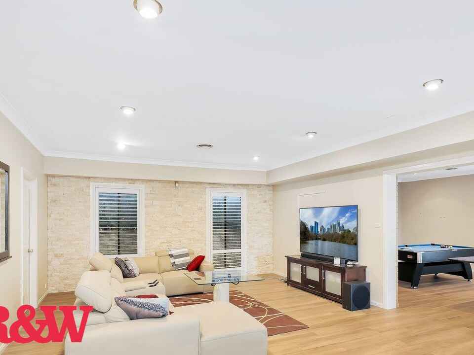9 James Meehan Way Macquarie Links