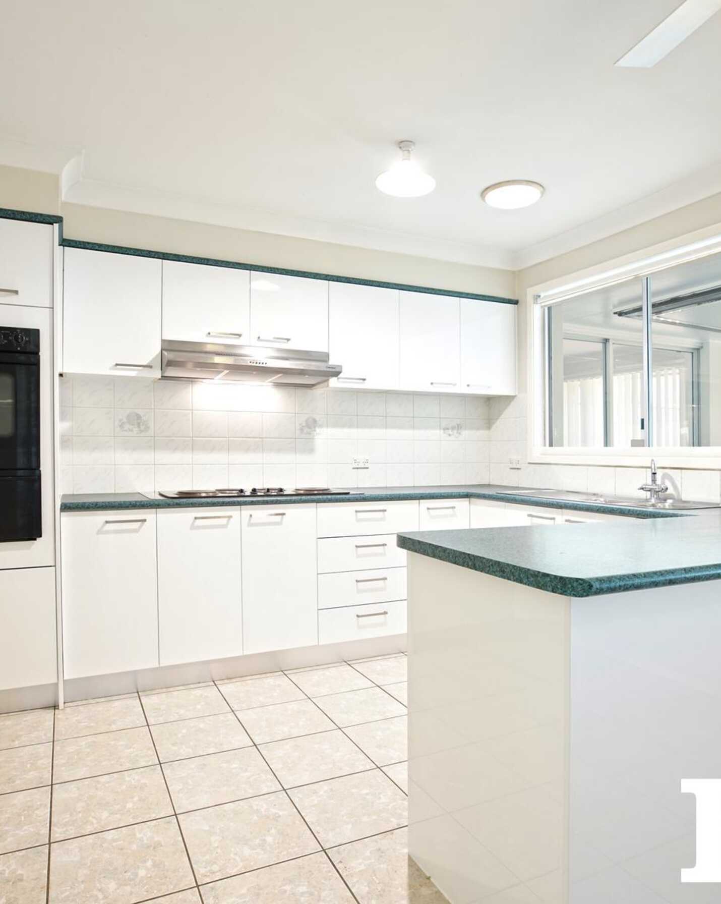 24 Shakespeare Drive St Clair, Clair - Thumbnail 2