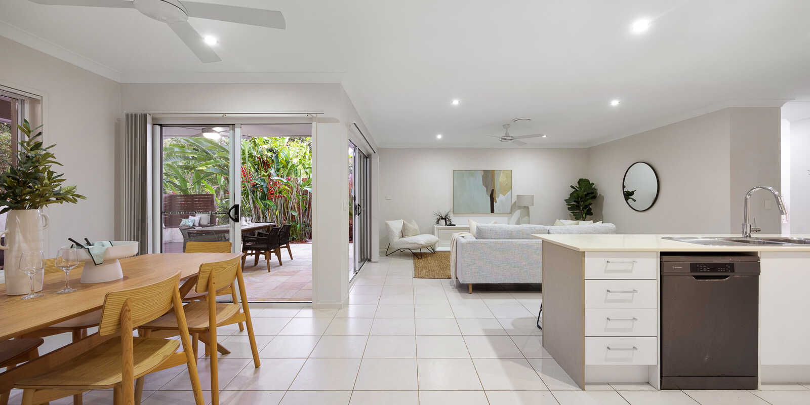 24 Donegal Drive Yaroomba 24 Donegal Drive Yaroomba