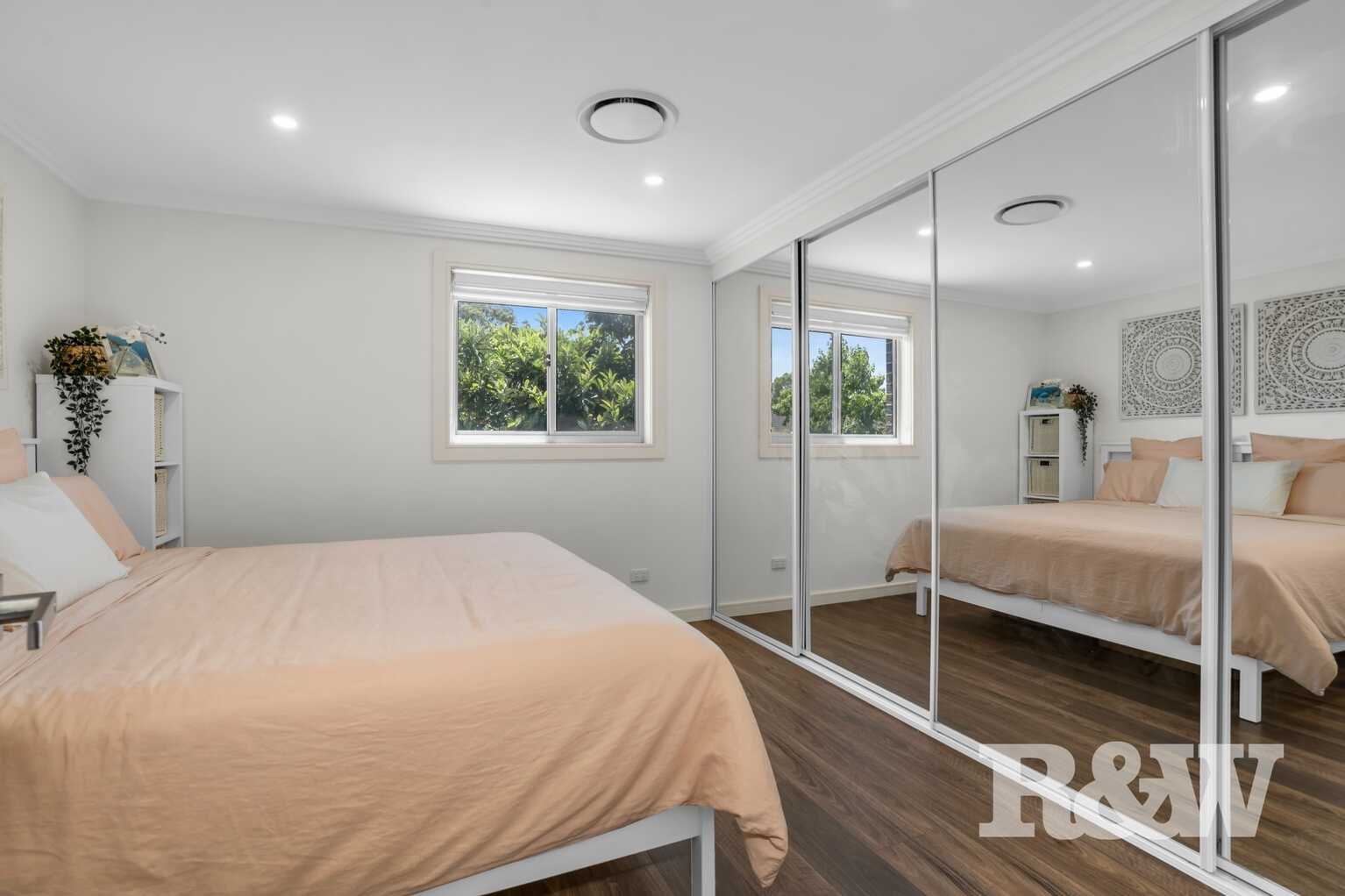 5/6 Holland Crescent Casula 5/6 Holland Crescent Casula
