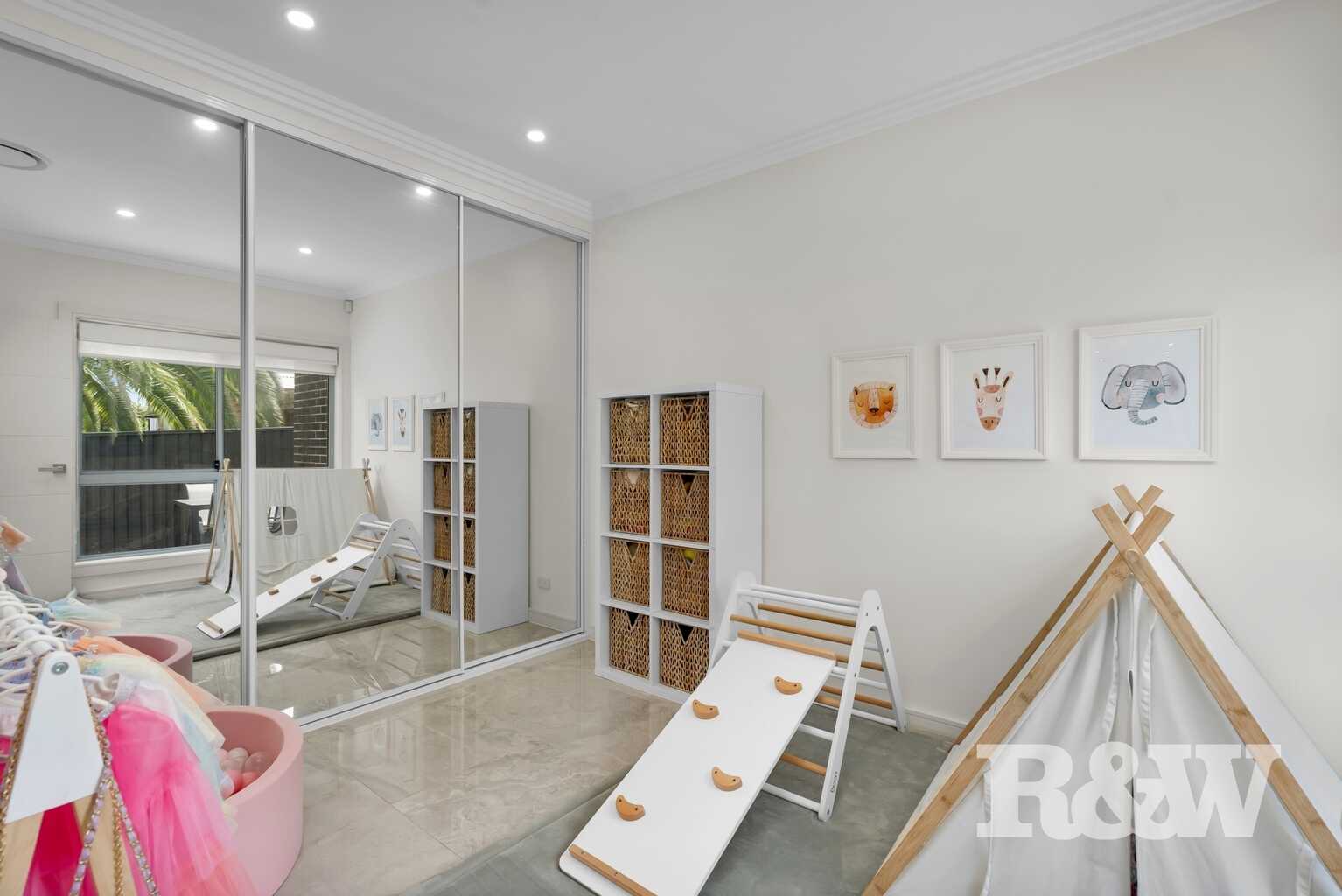 5/6 Holland Crescent Casula 5/6 Holland Crescent Casula